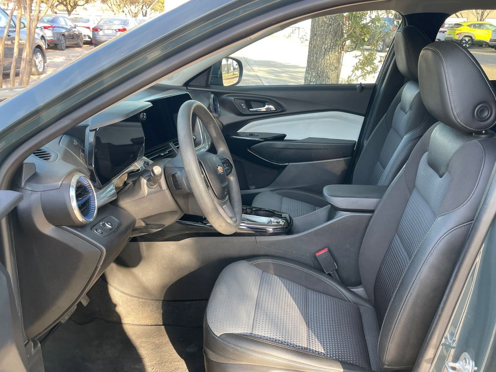 Thumbnail: 2025 Chevrolet Trax - 28