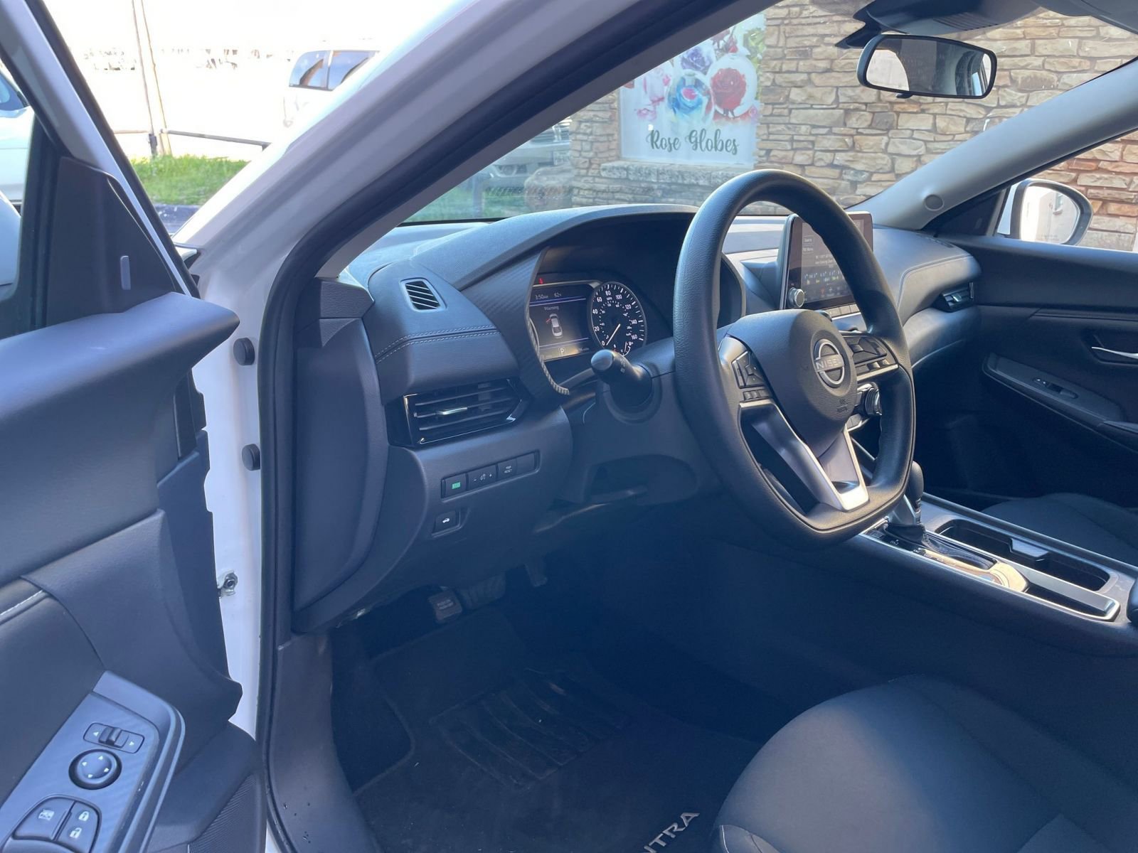 Thumbnail: 2025 Nissan Sentra - 32