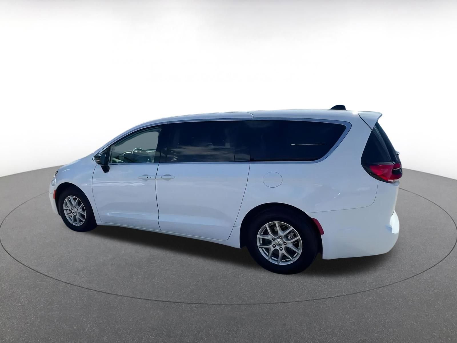 Thumbnail: 2024 Chrysler Pacifica - 10