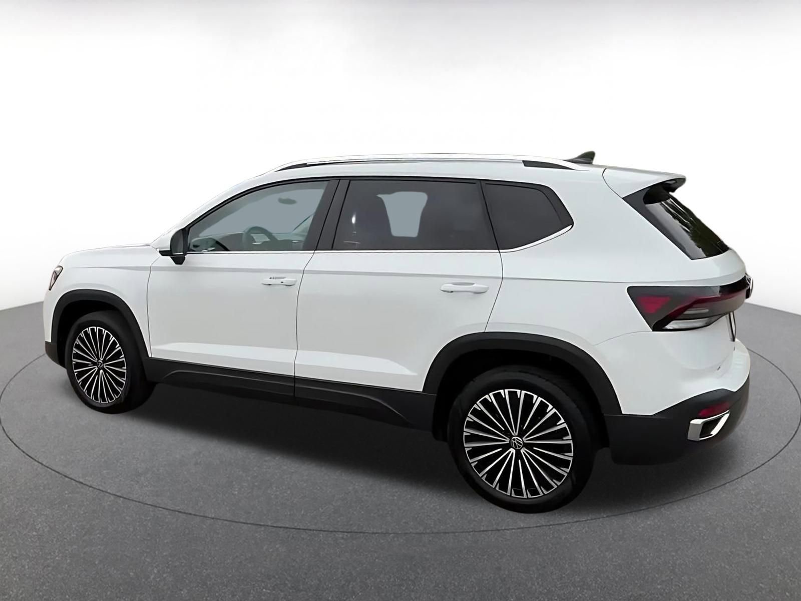 Thumbnail: 2025 Volkswagen Taos - 10