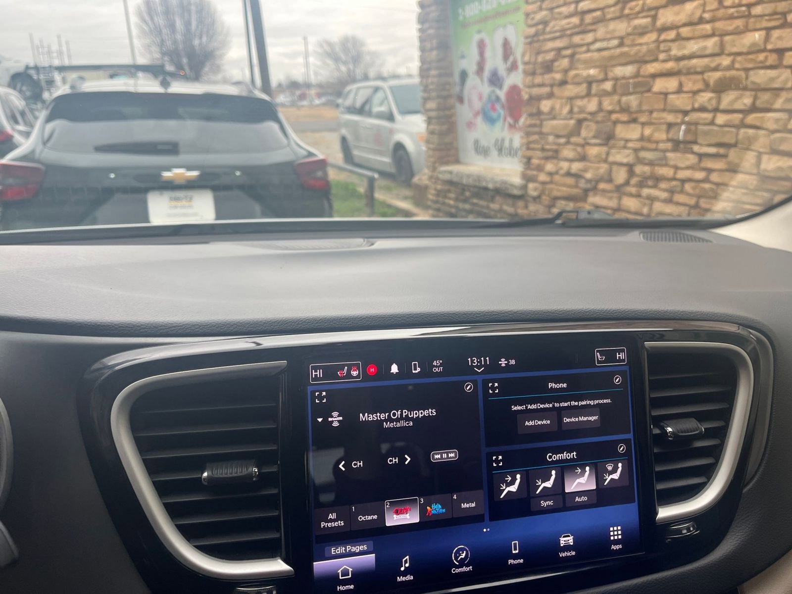 Thumbnail: 2023 Chrysler Pacifica - 18