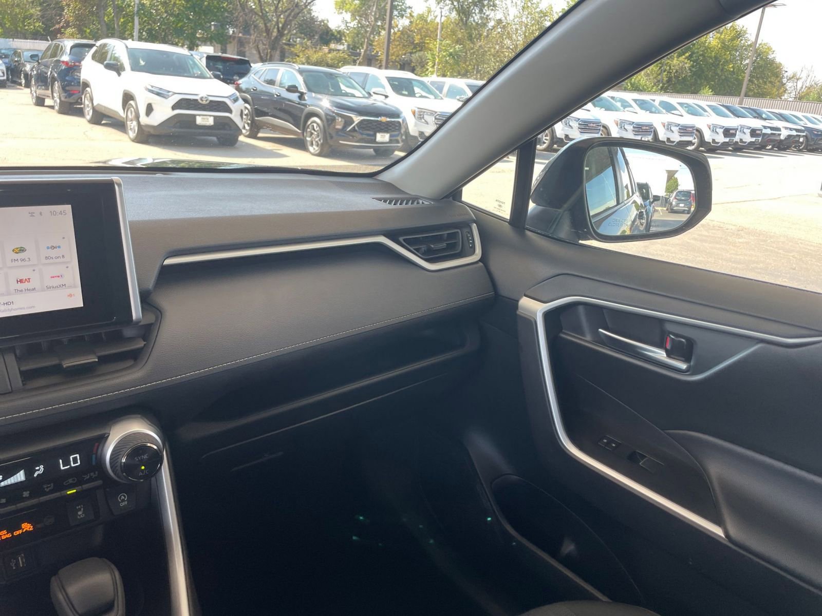 Thumbnail: 2025 Toyota RAV4 - 35