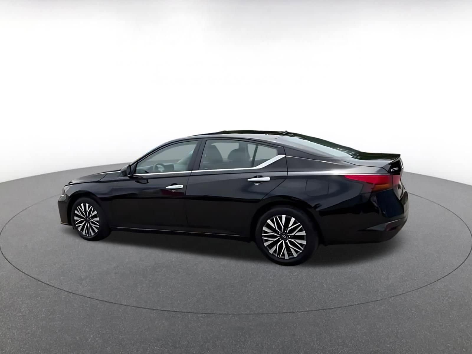 Thumbnail: 2025 Nissan Altima - 16