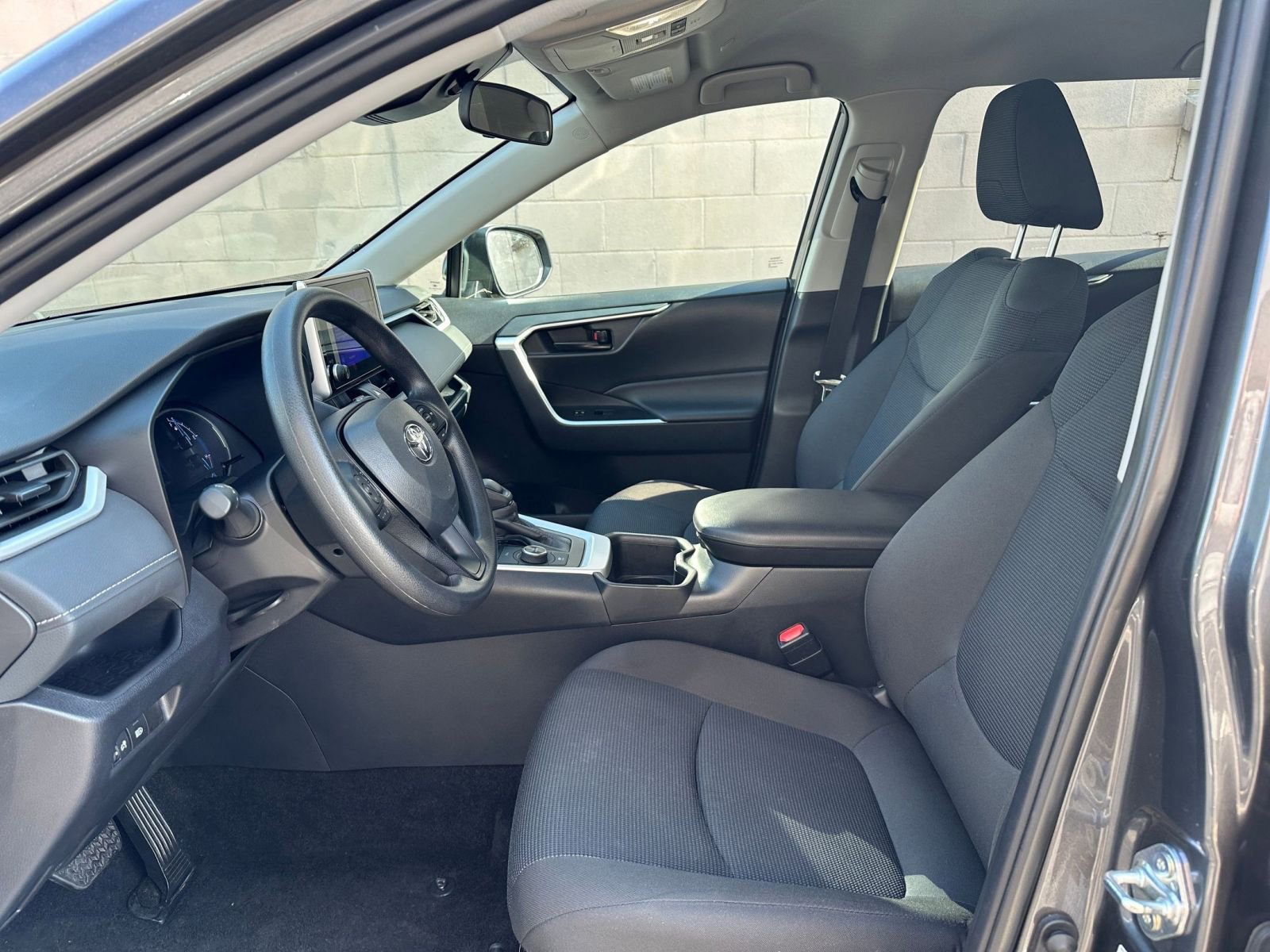 Thumbnail: 2025 Toyota RAV4 - 25