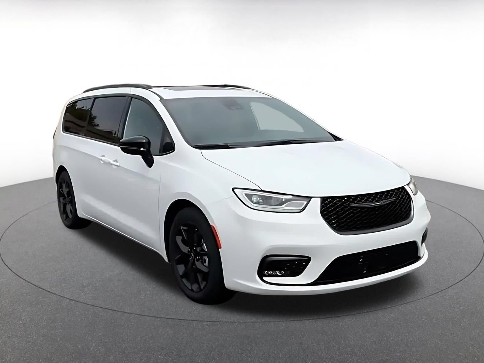 Thumbnail: 2025 Chrysler Pacifica - 3