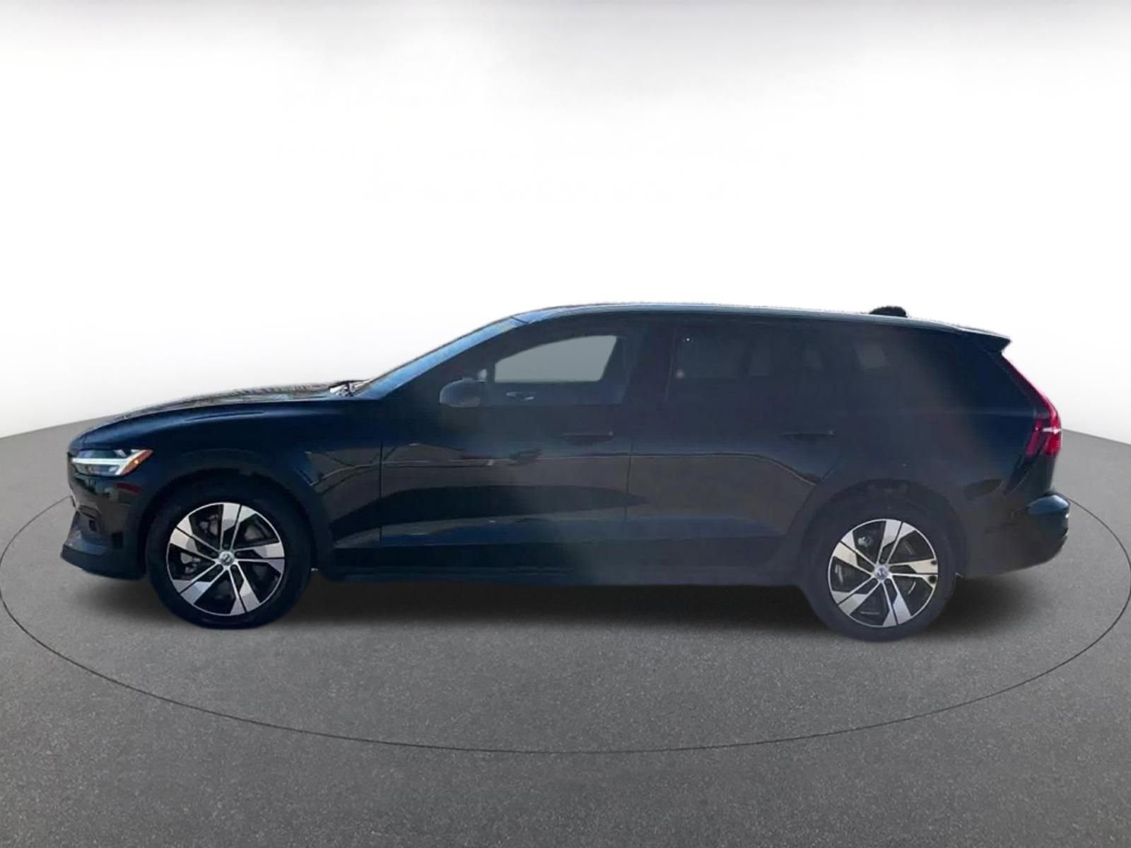 Thumbnail: 2025 Volvo S60 - 9