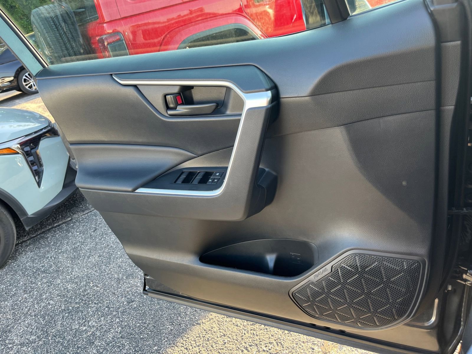 Thumbnail: 2025 Toyota RAV4 - 20