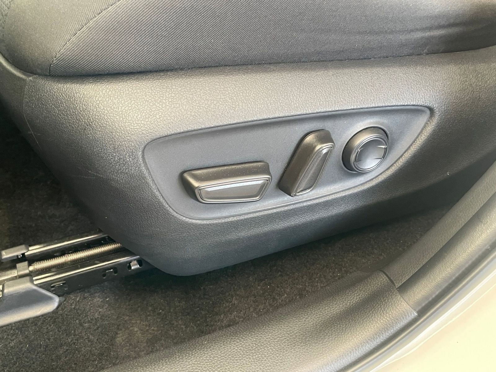 Thumbnail: 2025 Toyota RAV4 - 23