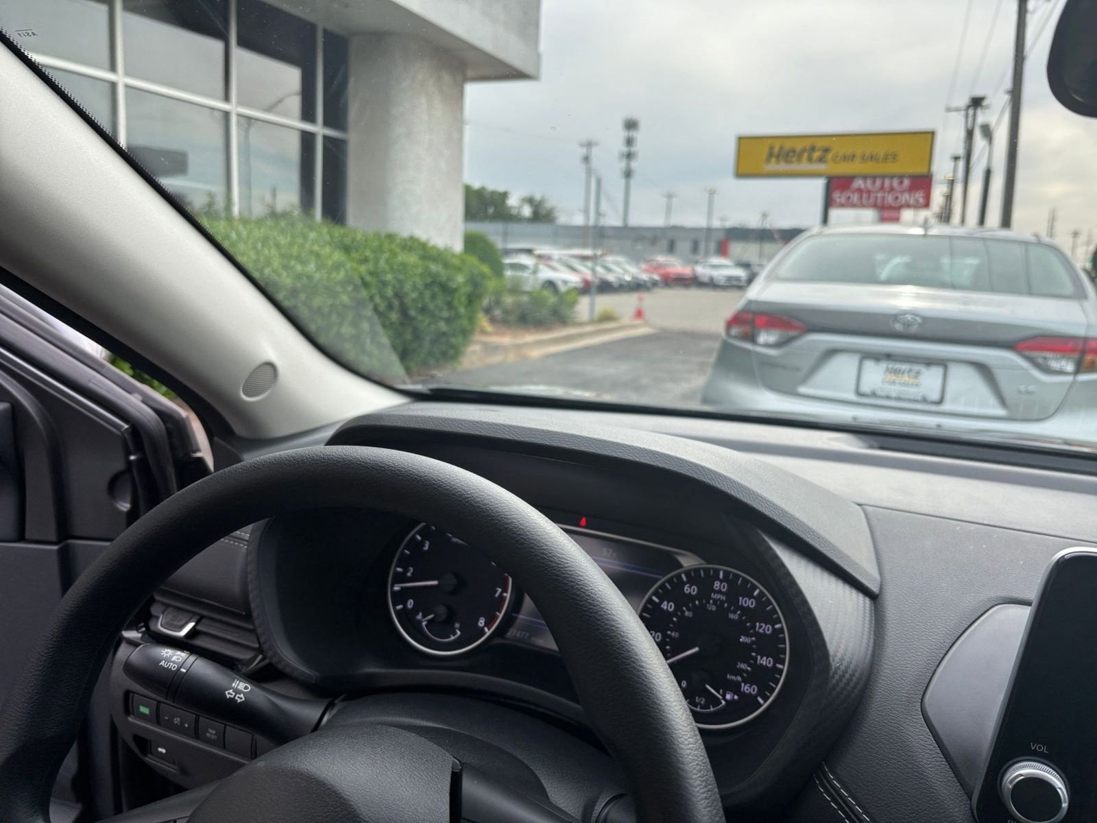 Thumbnail: 2025 Nissan Sentra - 32