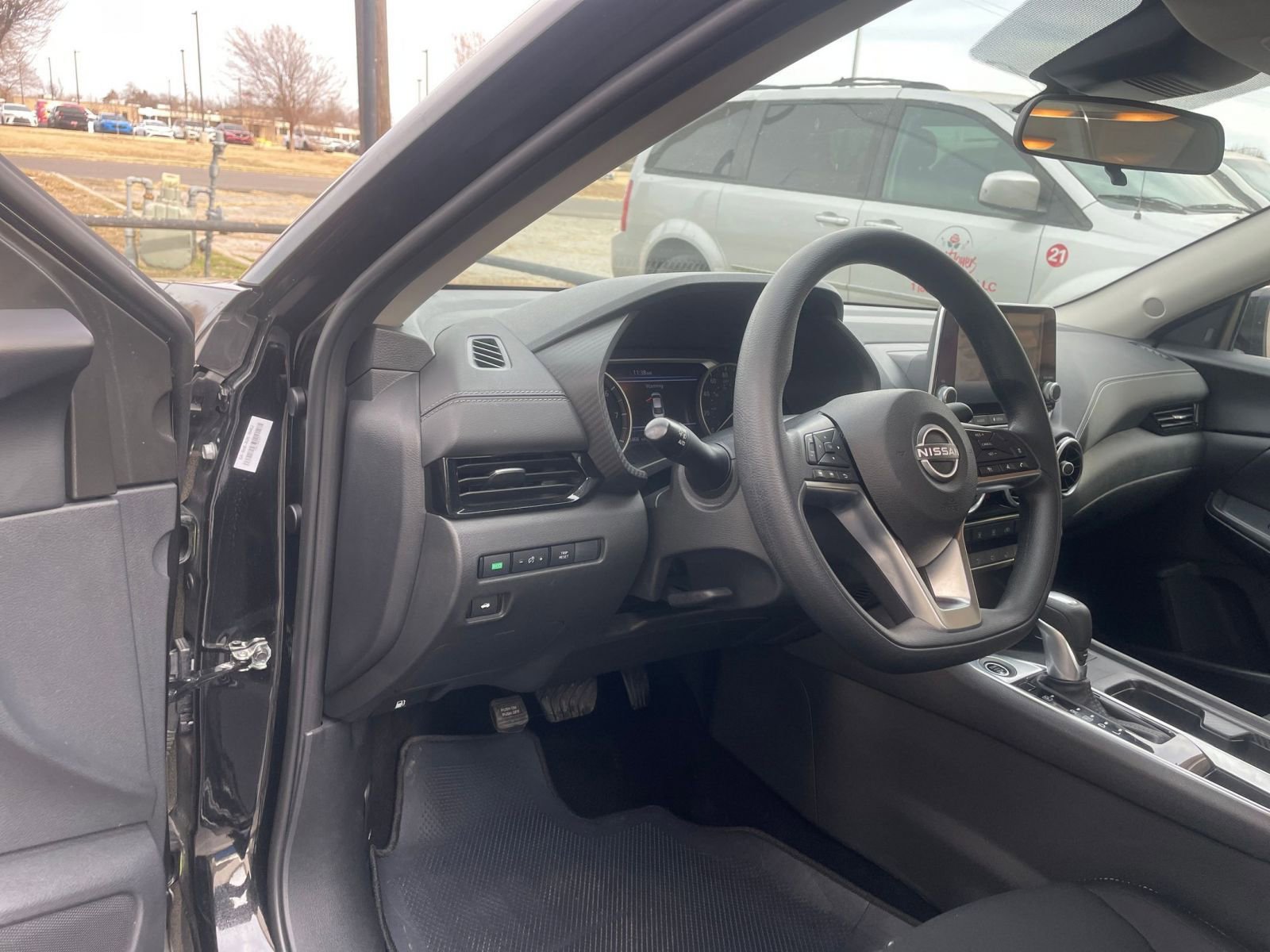 Thumbnail: 2025 Nissan Sentra - 32