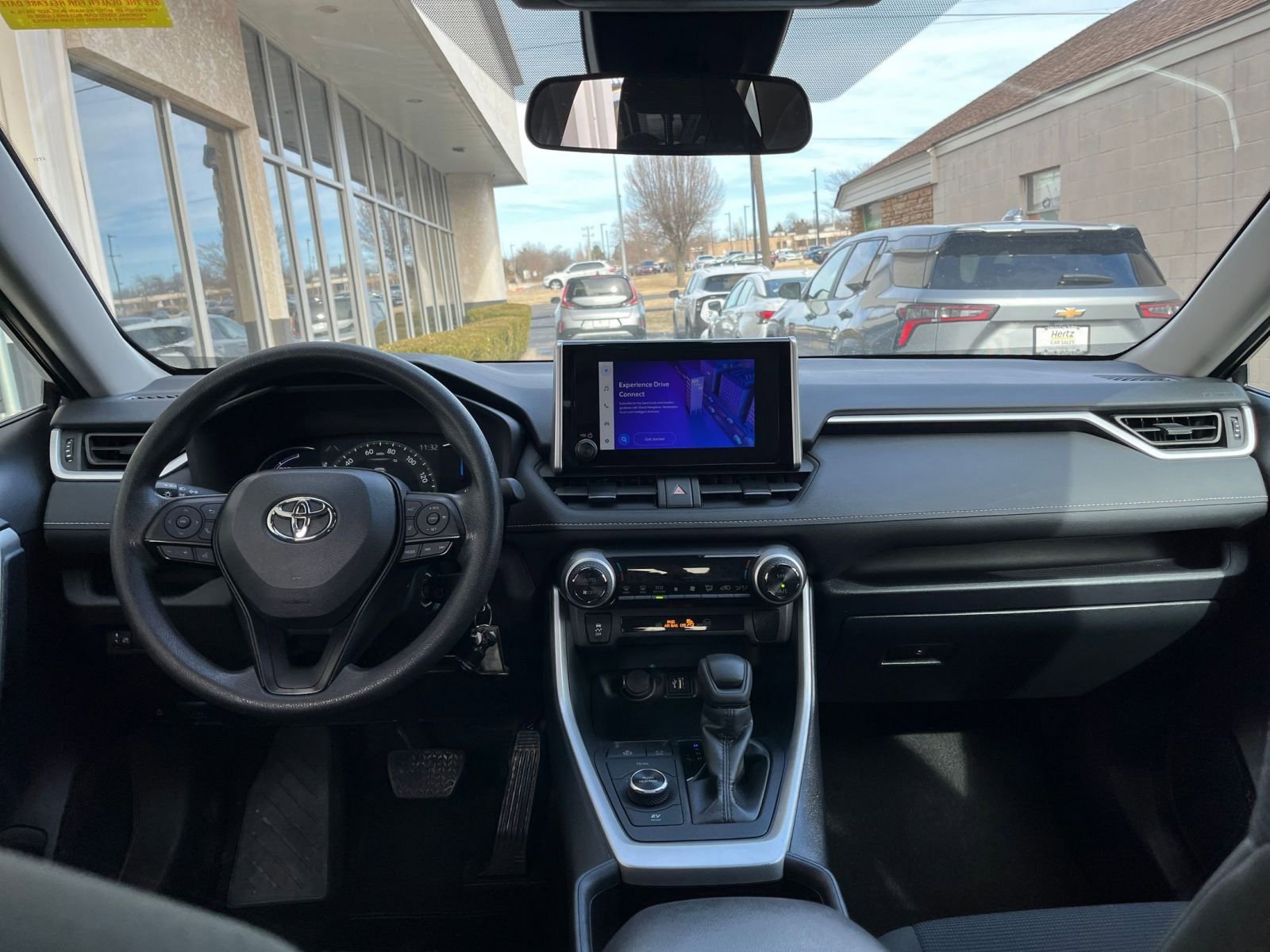 Thumbnail: 2025 Toyota RAV4 - 32