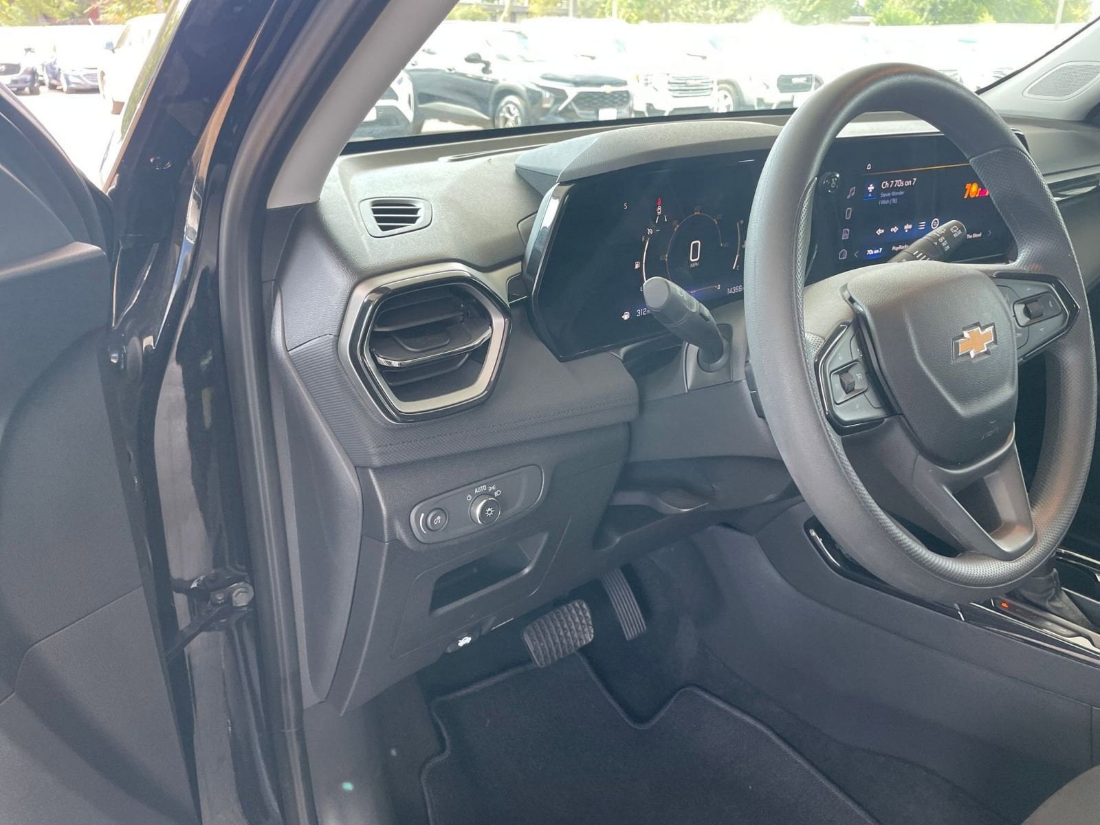 Thumbnail: 2025 Chevrolet TrailBlazer - 32