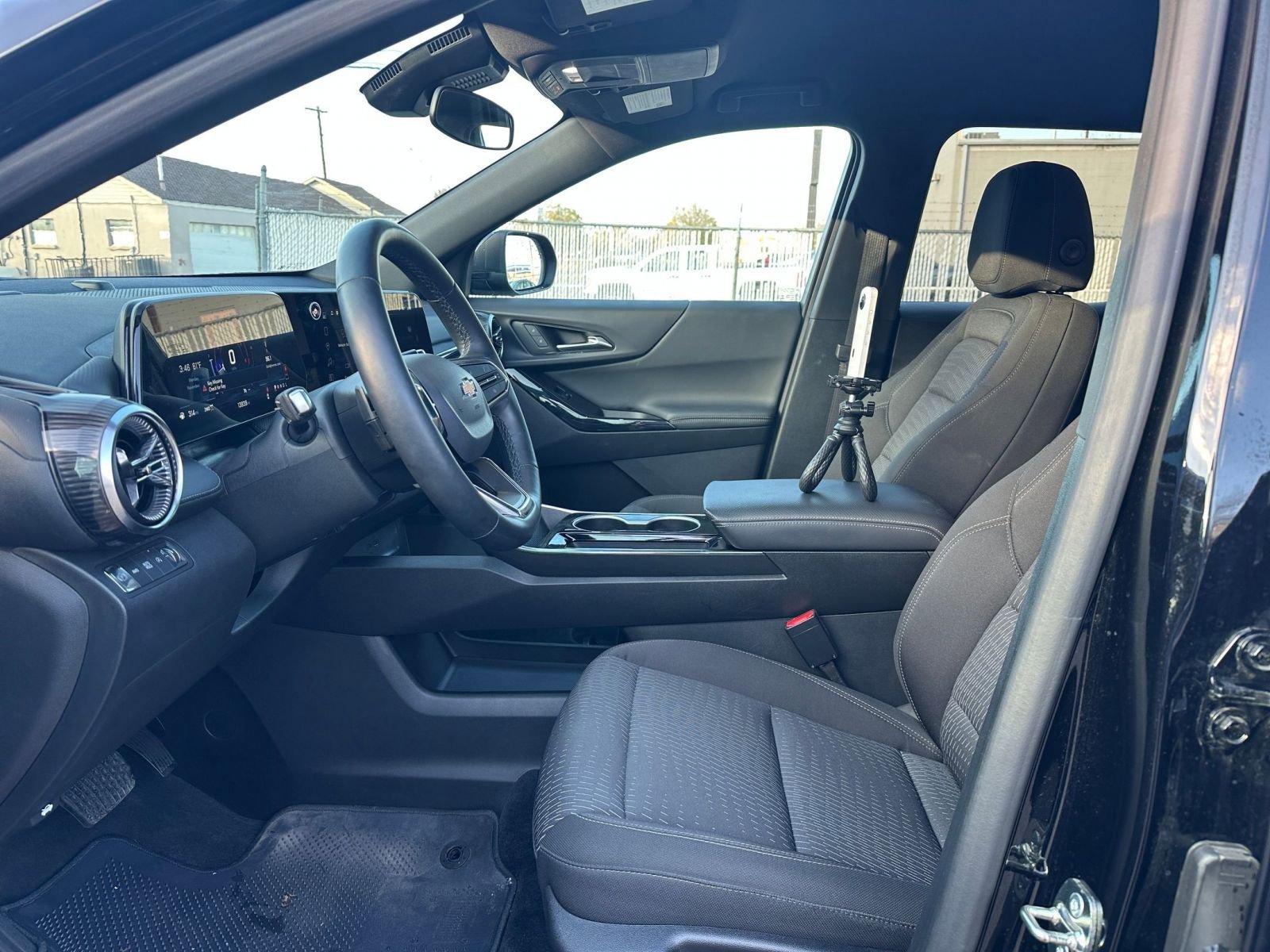 Thumbnail: 2025 Chevrolet Equinox - 25