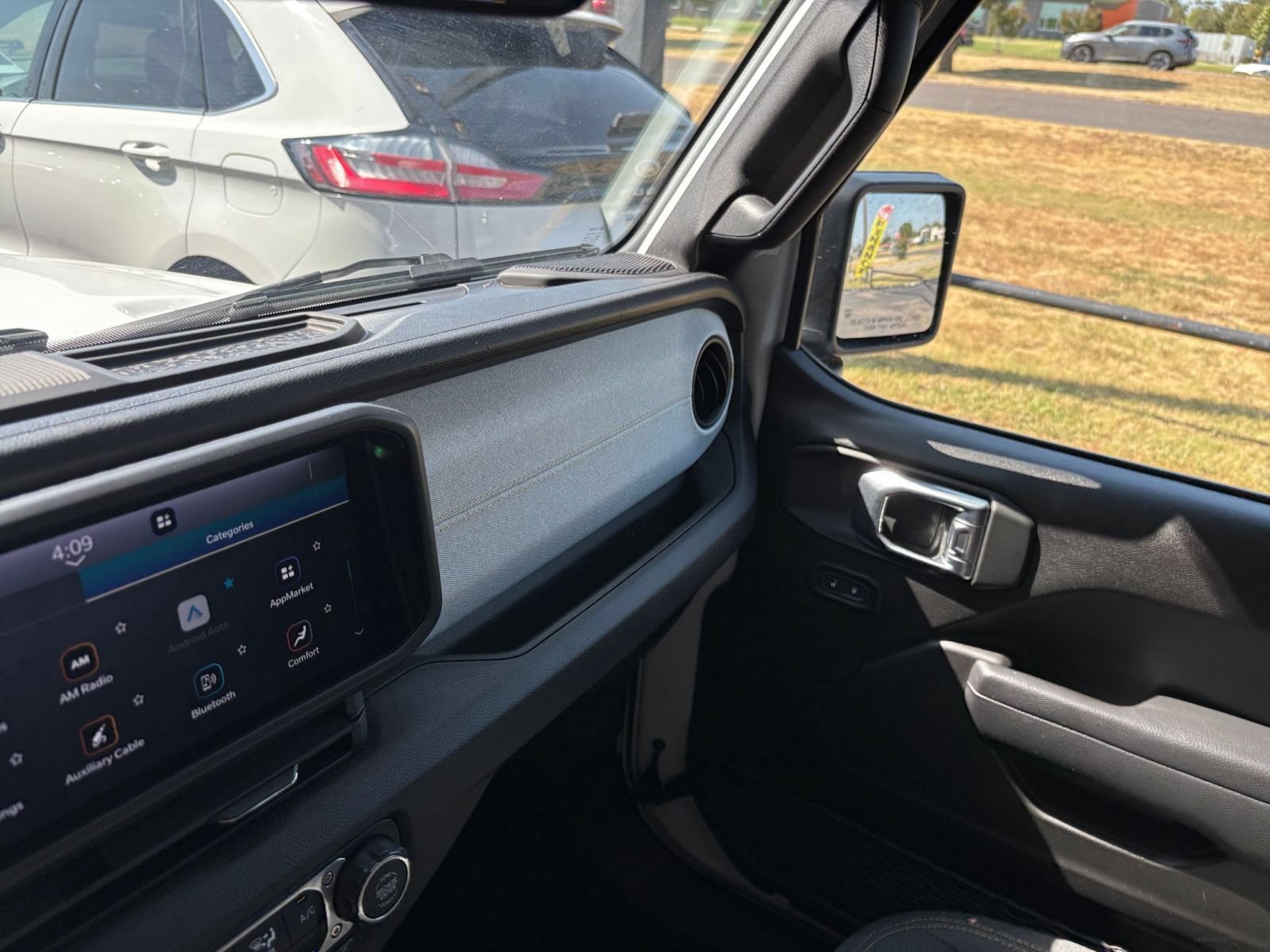 Thumbnail: 2025 Jeep Wrangler - 34