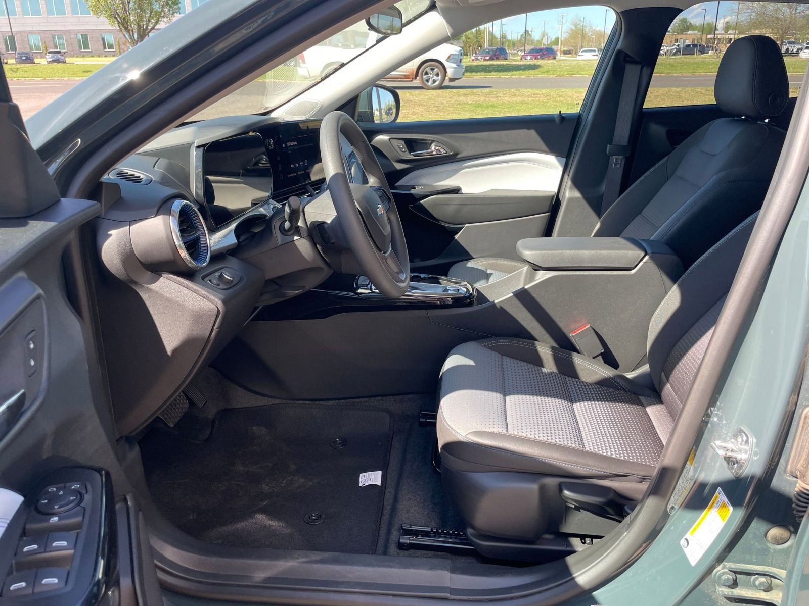 Thumbnail: 2025 Chevrolet Trax - 25