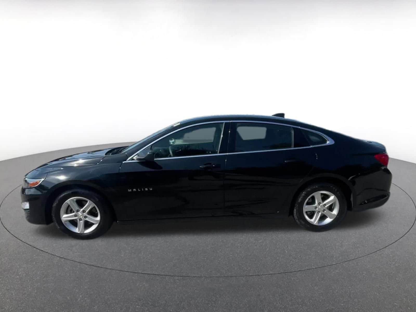 Thumbnail: 2023 Chevrolet Malibu - 9