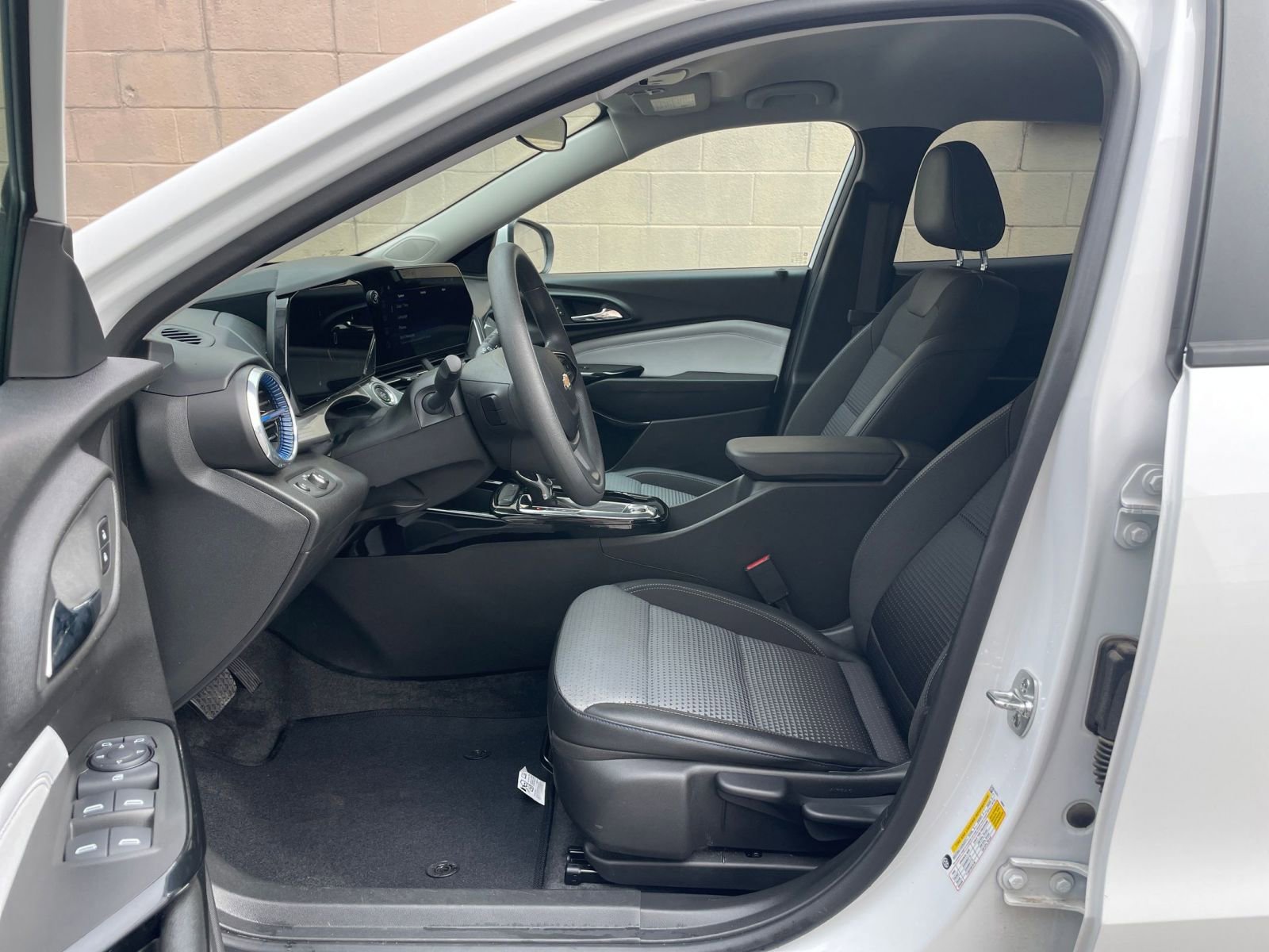 Thumbnail: 2025 Chevrolet Trax - 25