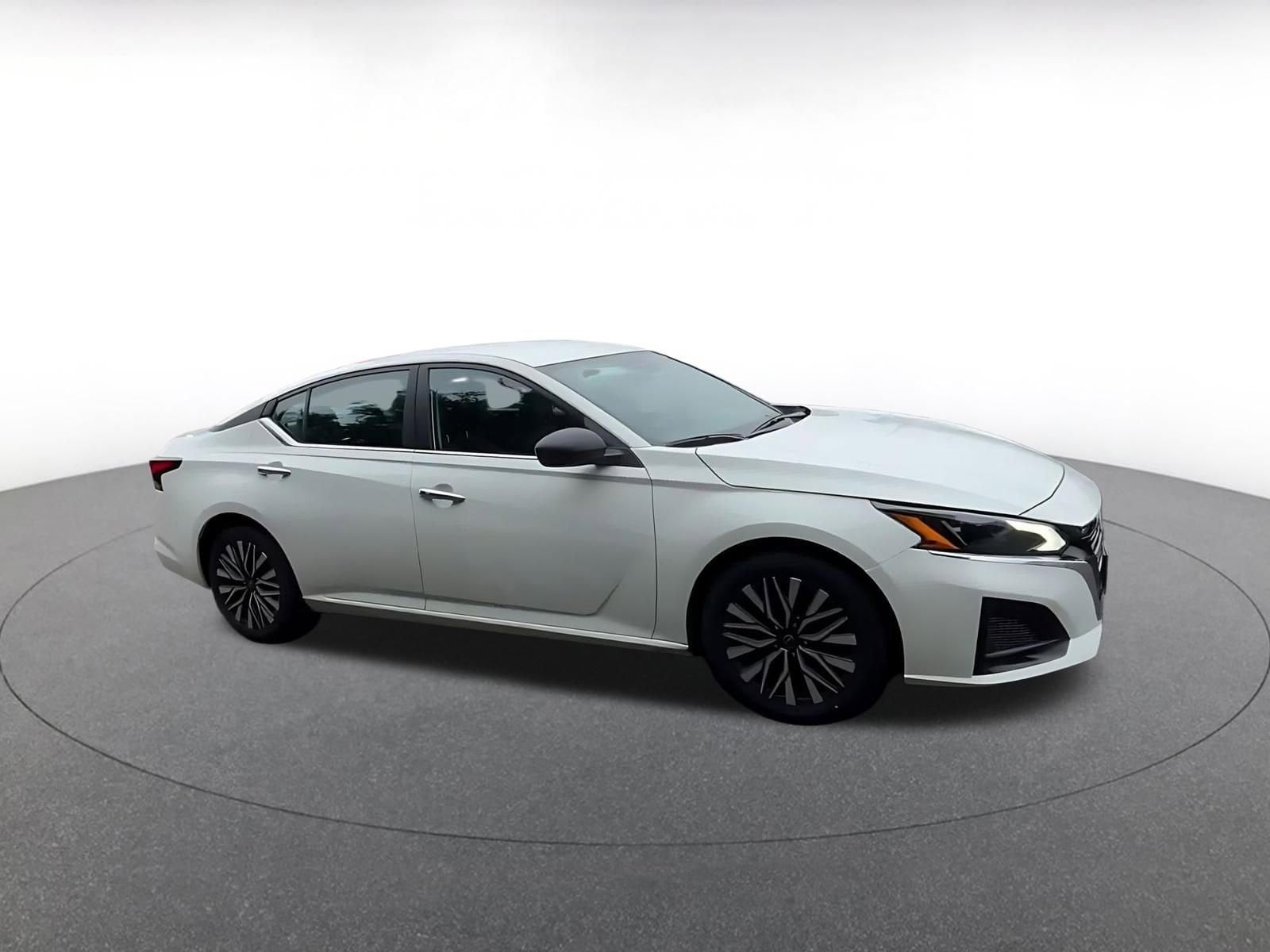Thumbnail: 2025 Nissan Altima - 2