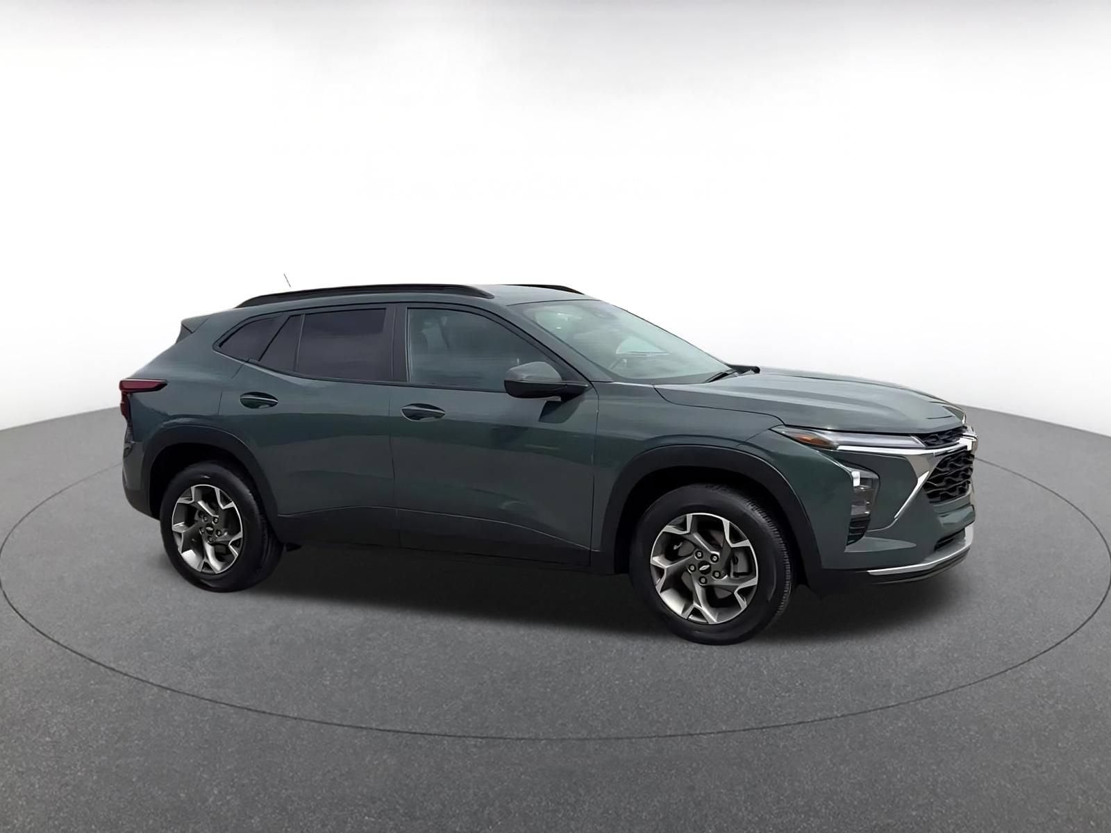 Thumbnail: 2025 Chevrolet Trax - 2