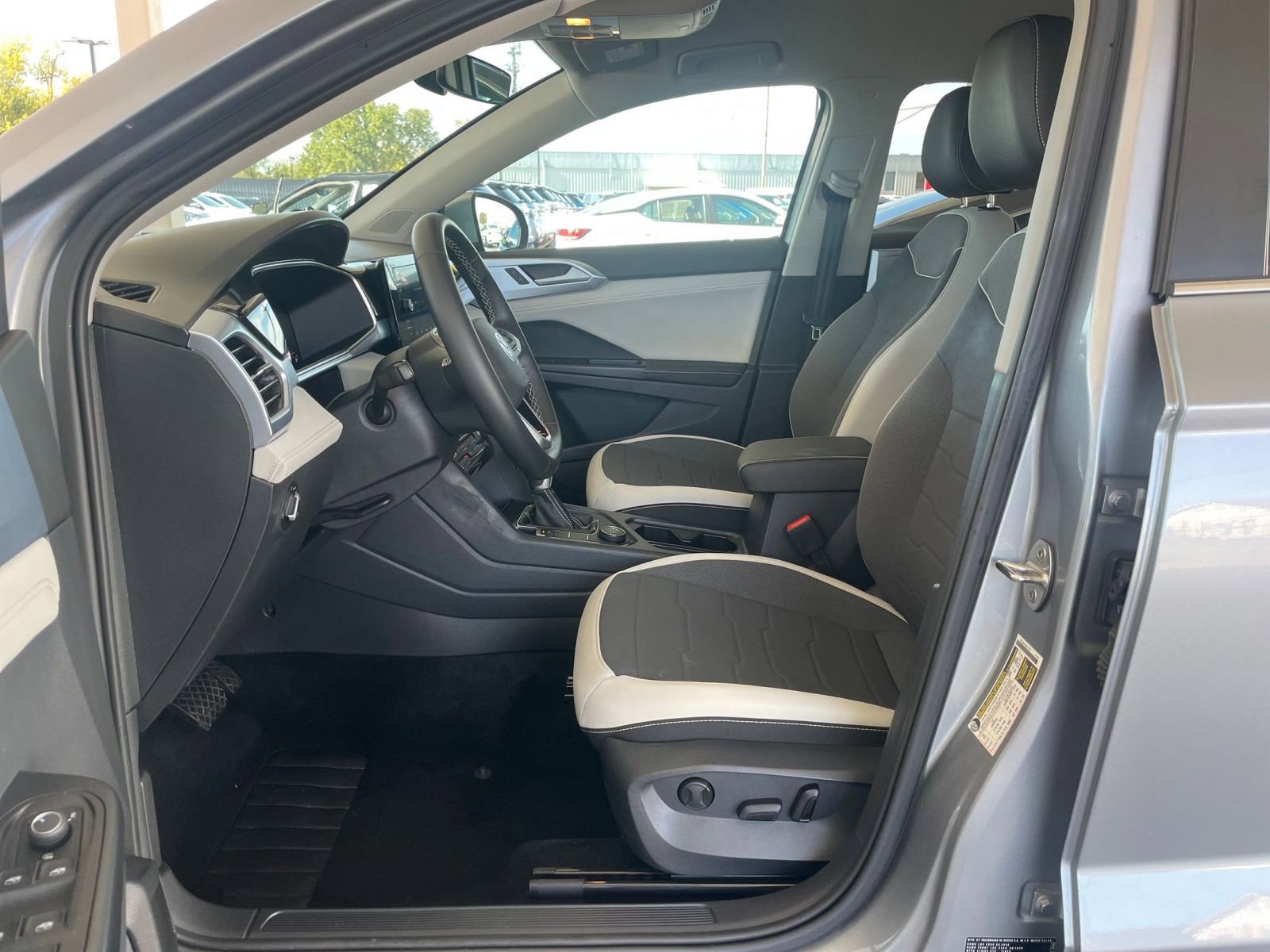 Thumbnail: 2025 Volkswagen Taos - 27