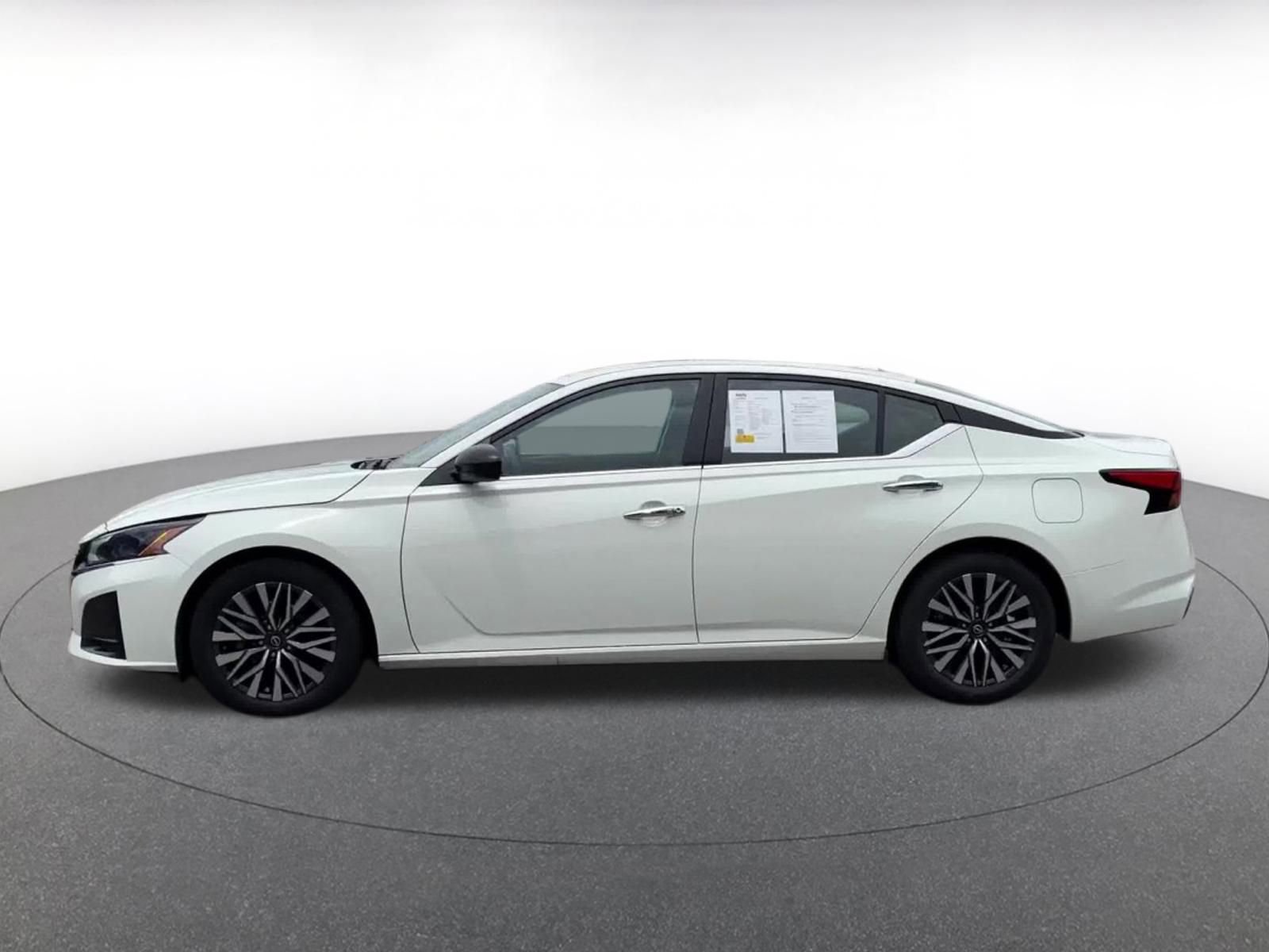 Thumbnail: 2025 Nissan Altima - 9