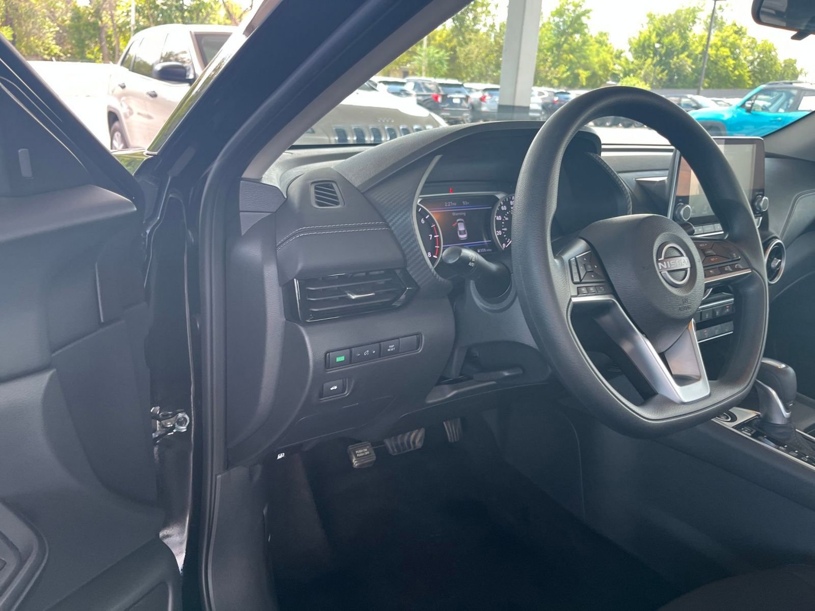 Thumbnail: 2024 Nissan Sentra - 32