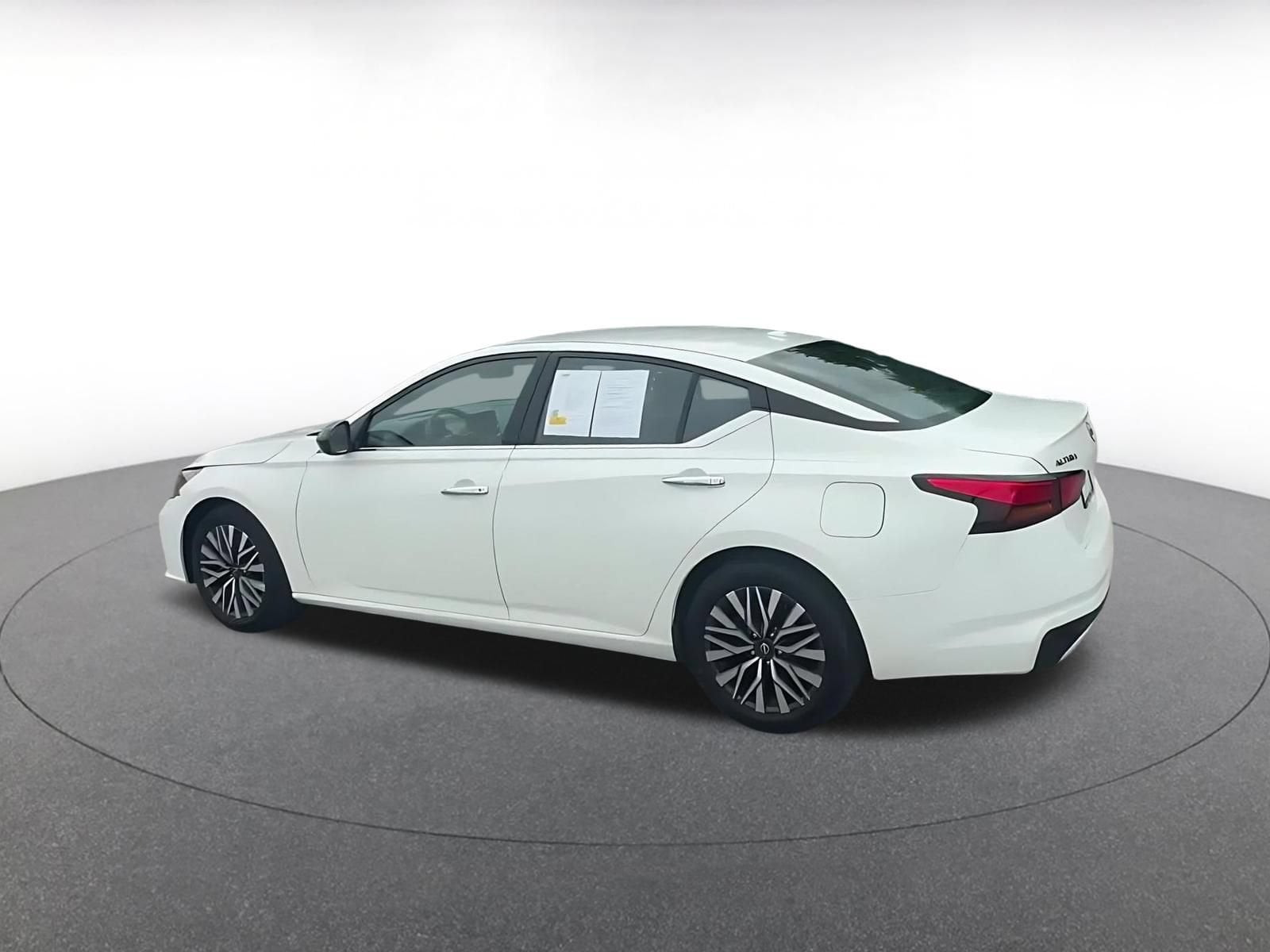 Thumbnail: 2025 Nissan Altima - 9