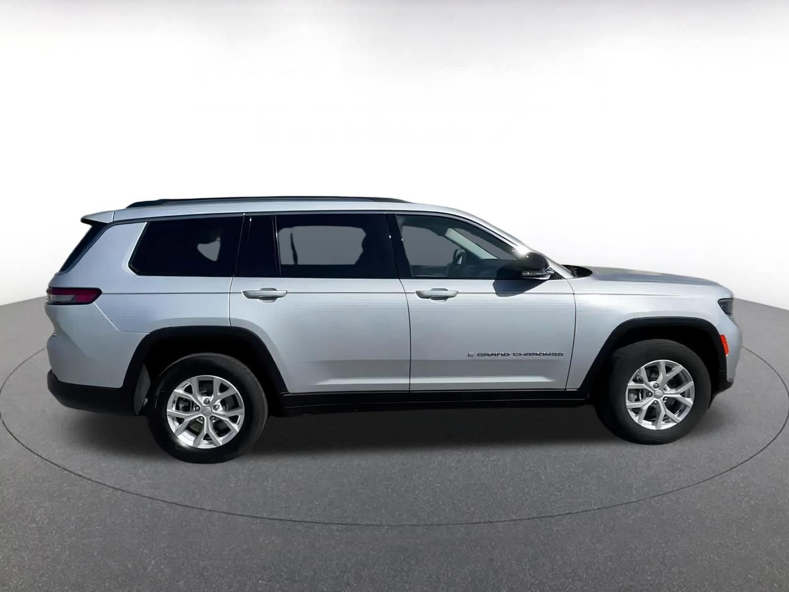 Thumbnail: 2023 Jeep Grand Cherokee - 15