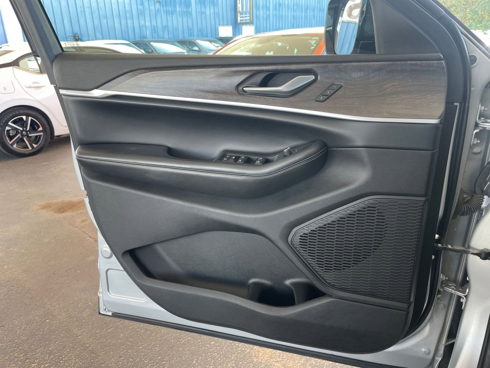 Thumbnail: 2023 Jeep Grand Cherokee - 20