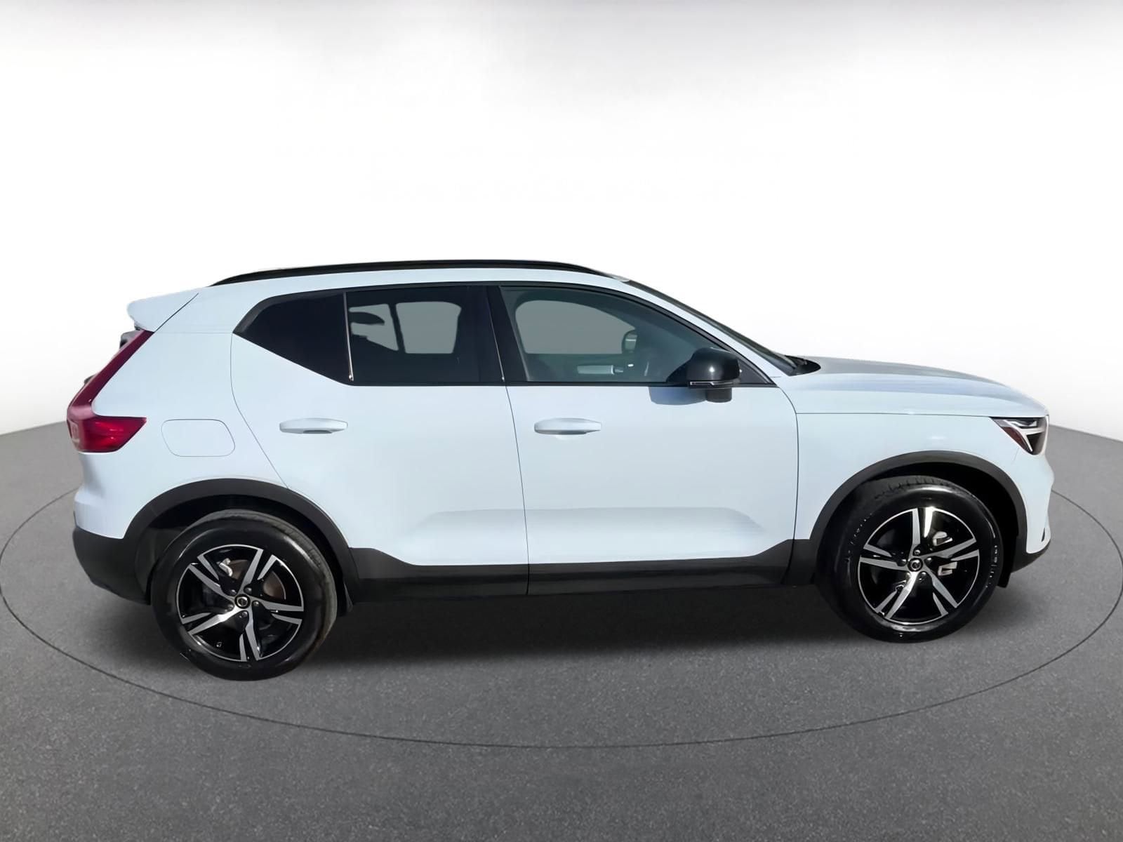 Thumbnail: 2024 Volvo XC40 - 16