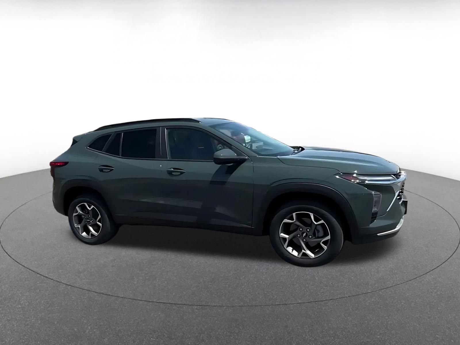 Thumbnail: 2025 Chevrolet Trax - 2