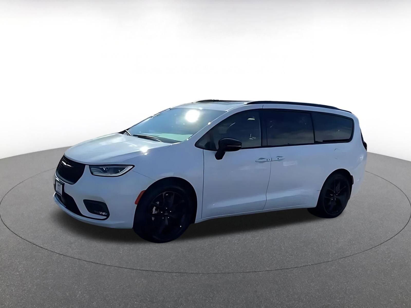 Thumbnail: 2025 Chrysler Pacifica - 8