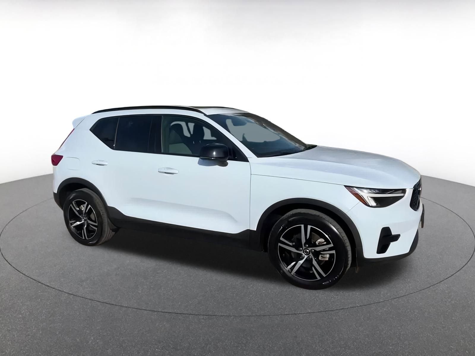 Thumbnail: 2024 Volvo XC40 - 2