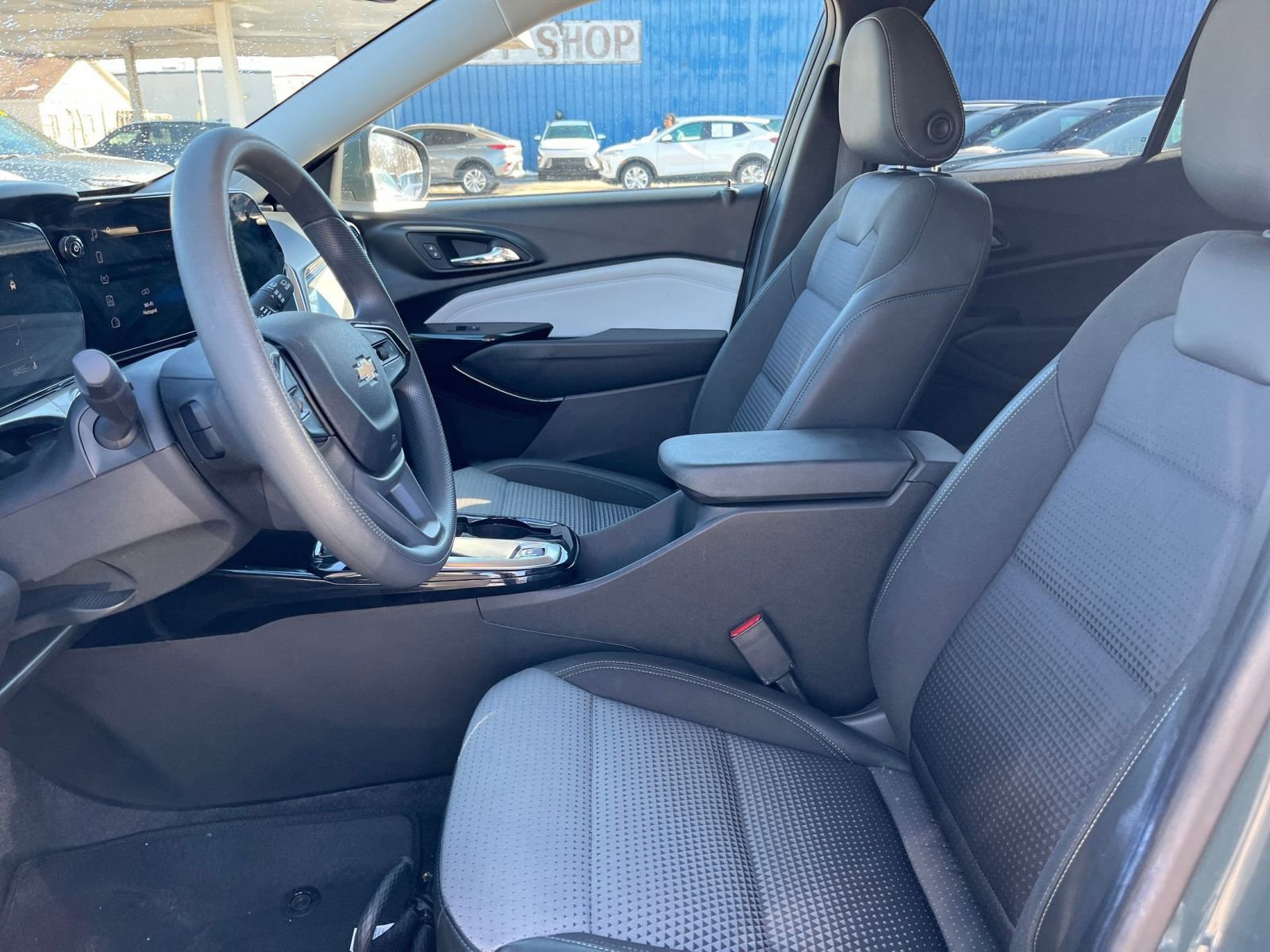 Thumbnail: 2025 Chevrolet Trax - 25