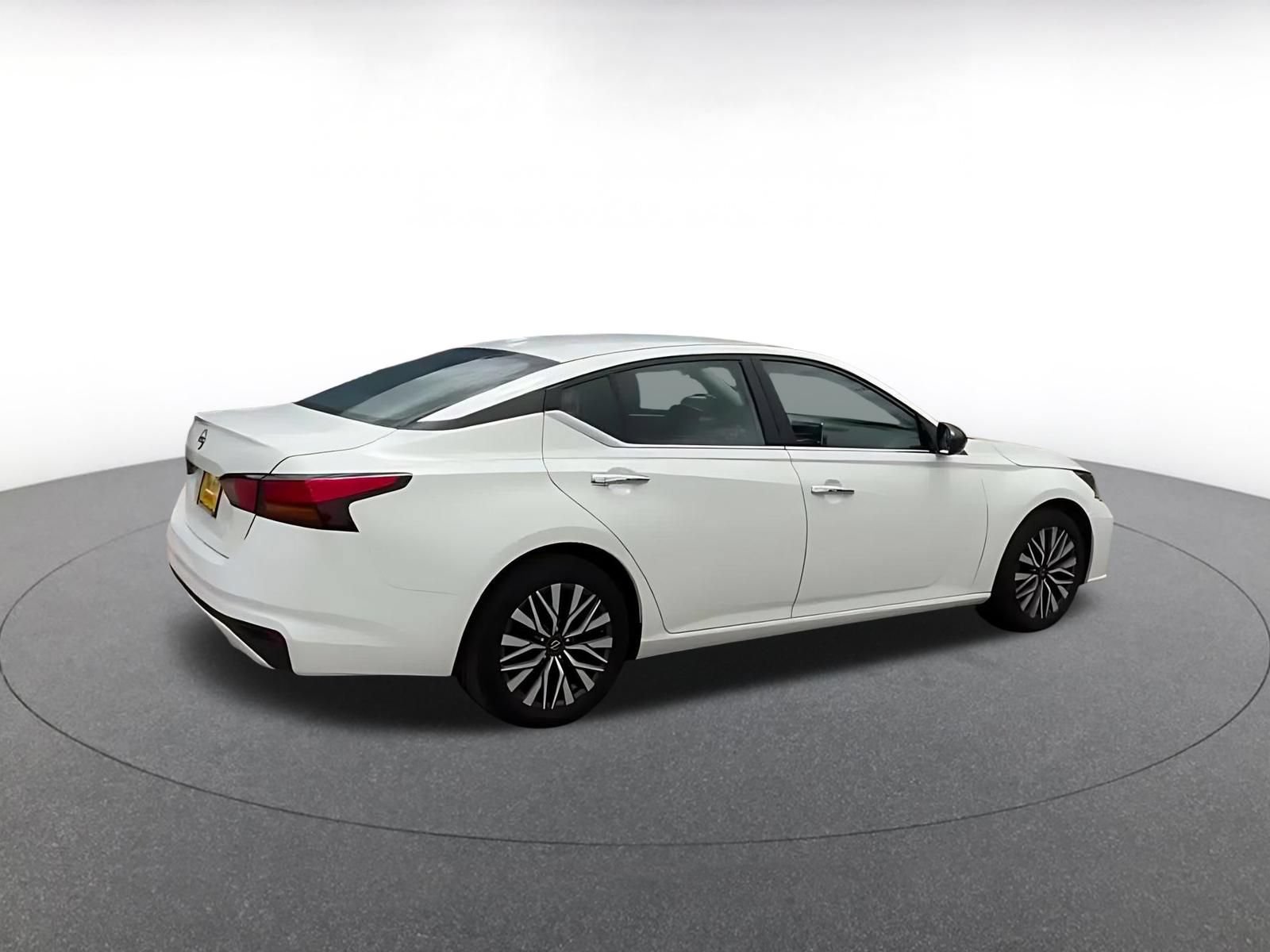 Thumbnail: 2025 Nissan Altima - 12