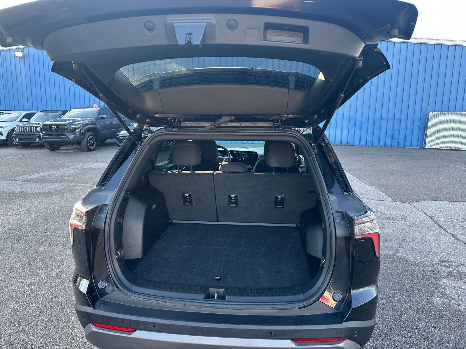 Thumbnail: 2025 Chevrolet Equinox - 30