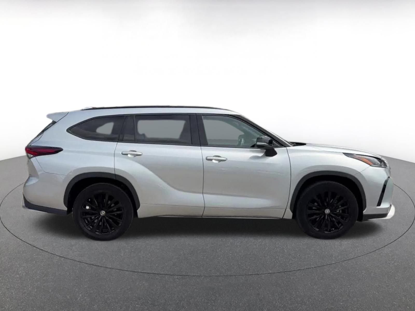 Thumbnail: 2025 Toyota Highlander - 16