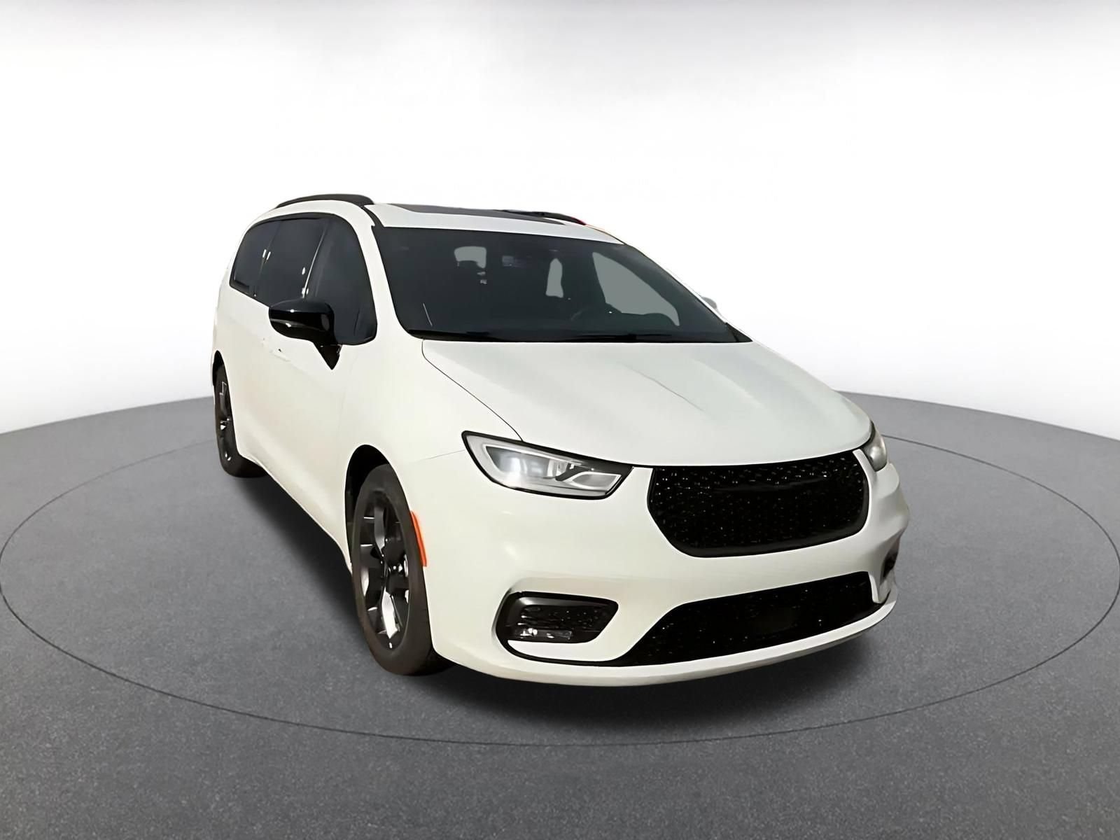 Thumbnail: 2025 Chrysler Pacifica - 3