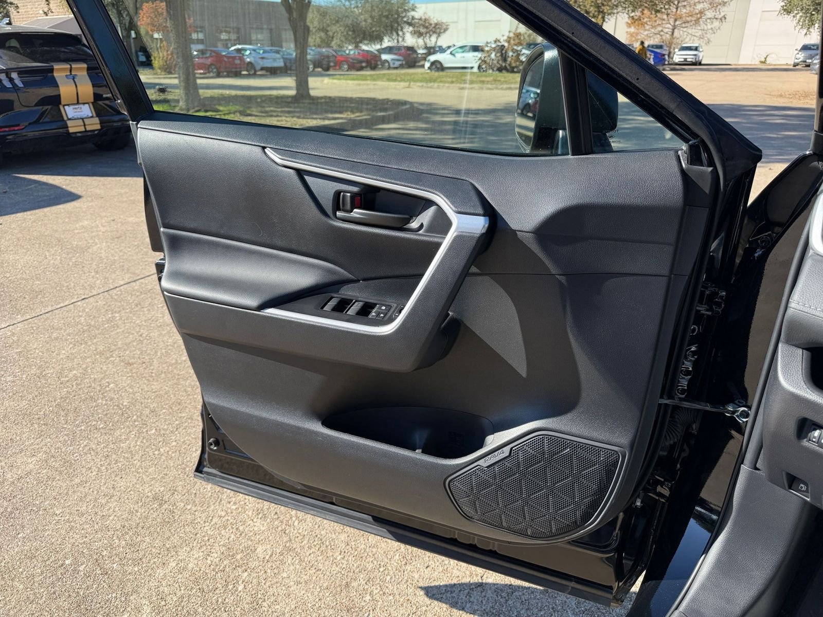 Thumbnail: 2025 Toyota RAV4 - 20