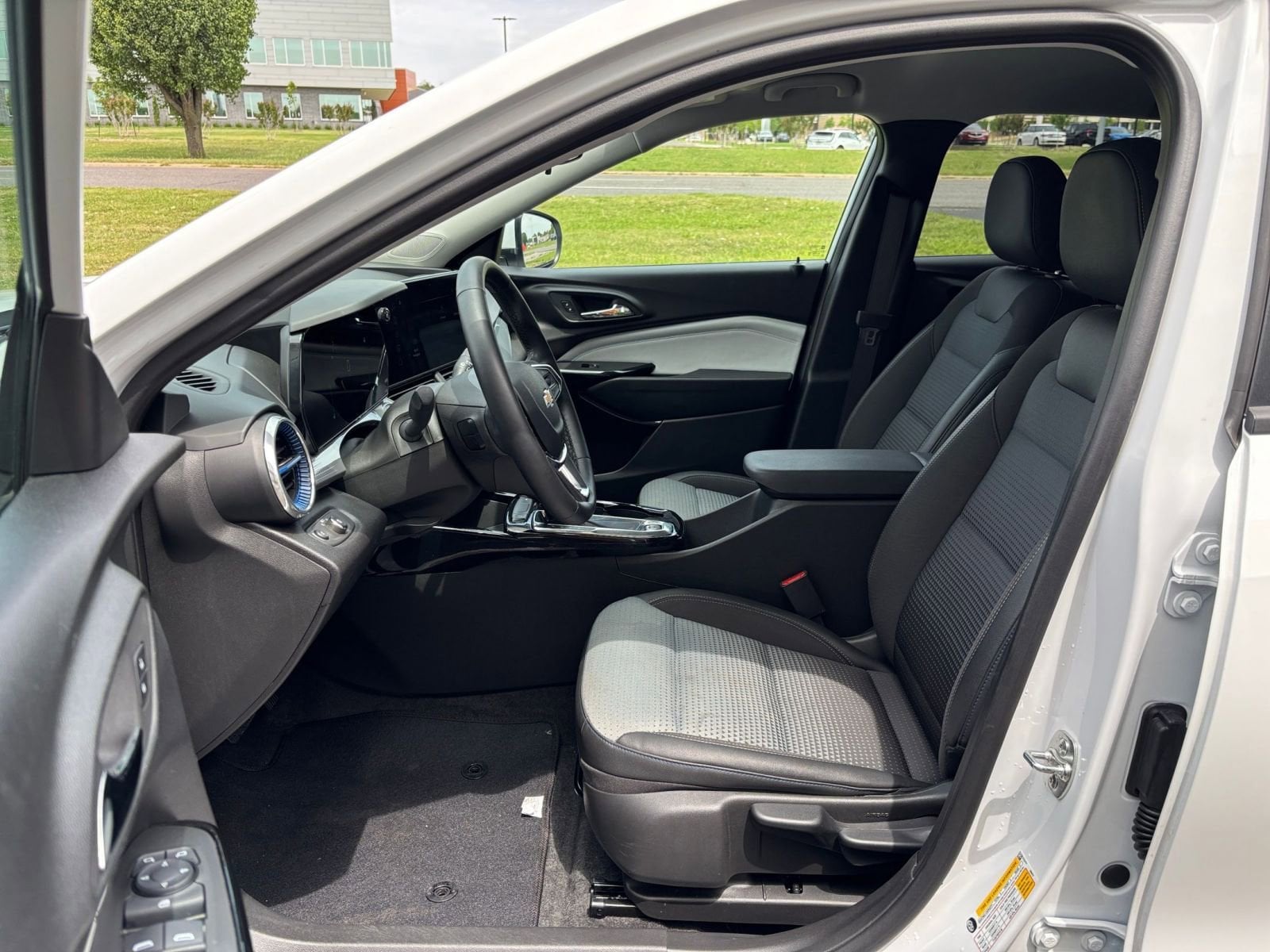 Thumbnail: 2025 Chevrolet Trax - 25
