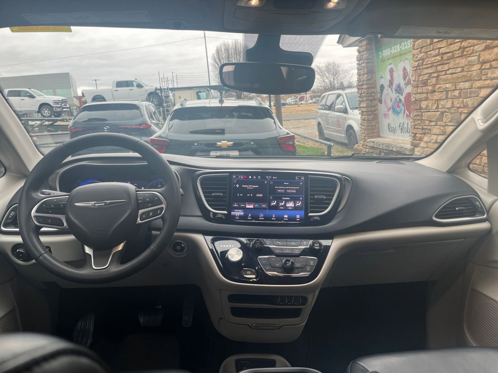 Thumbnail: 2023 Chrysler Pacifica - 33