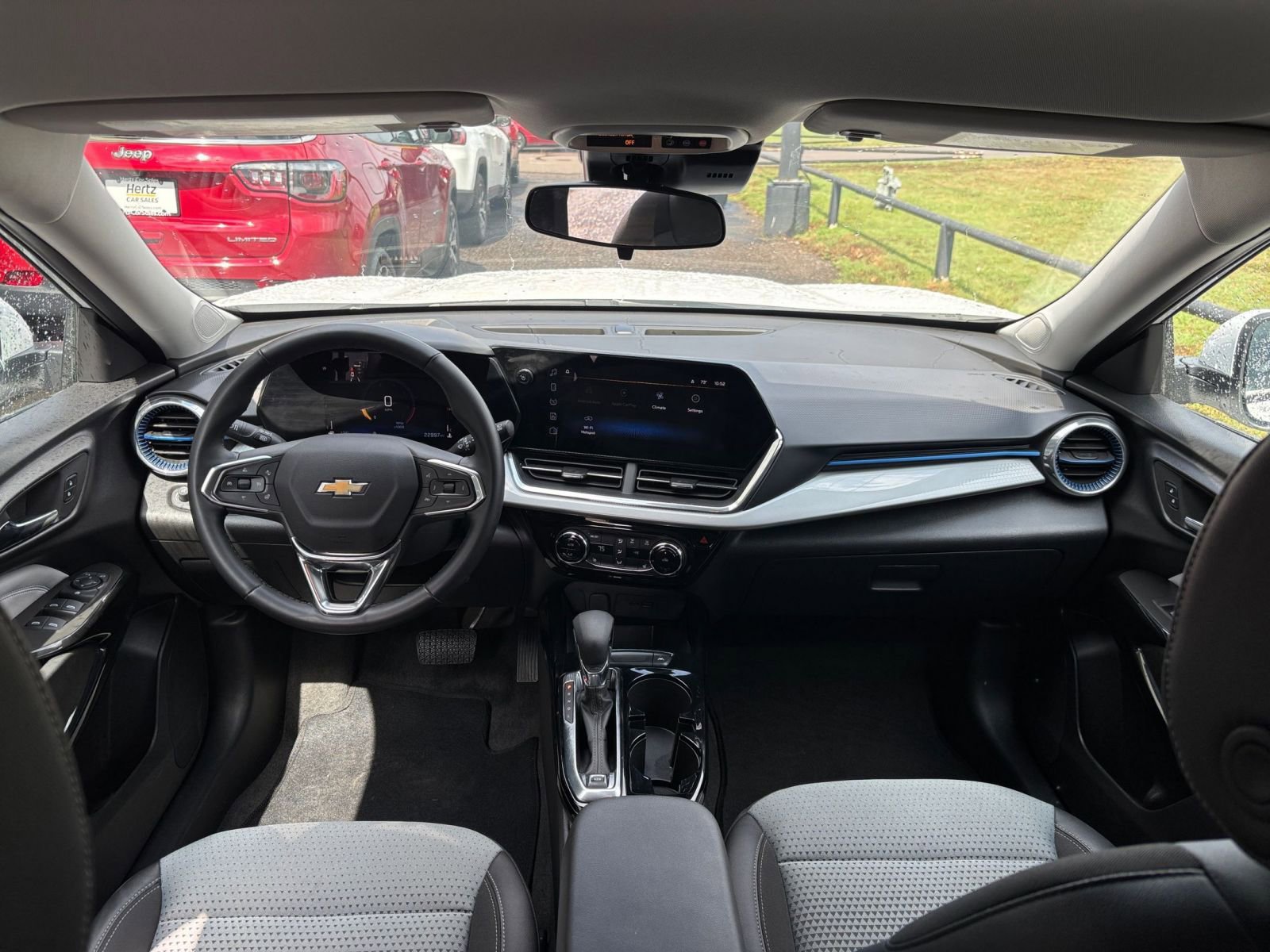 Thumbnail: 2025 Chevrolet Trax - 32
