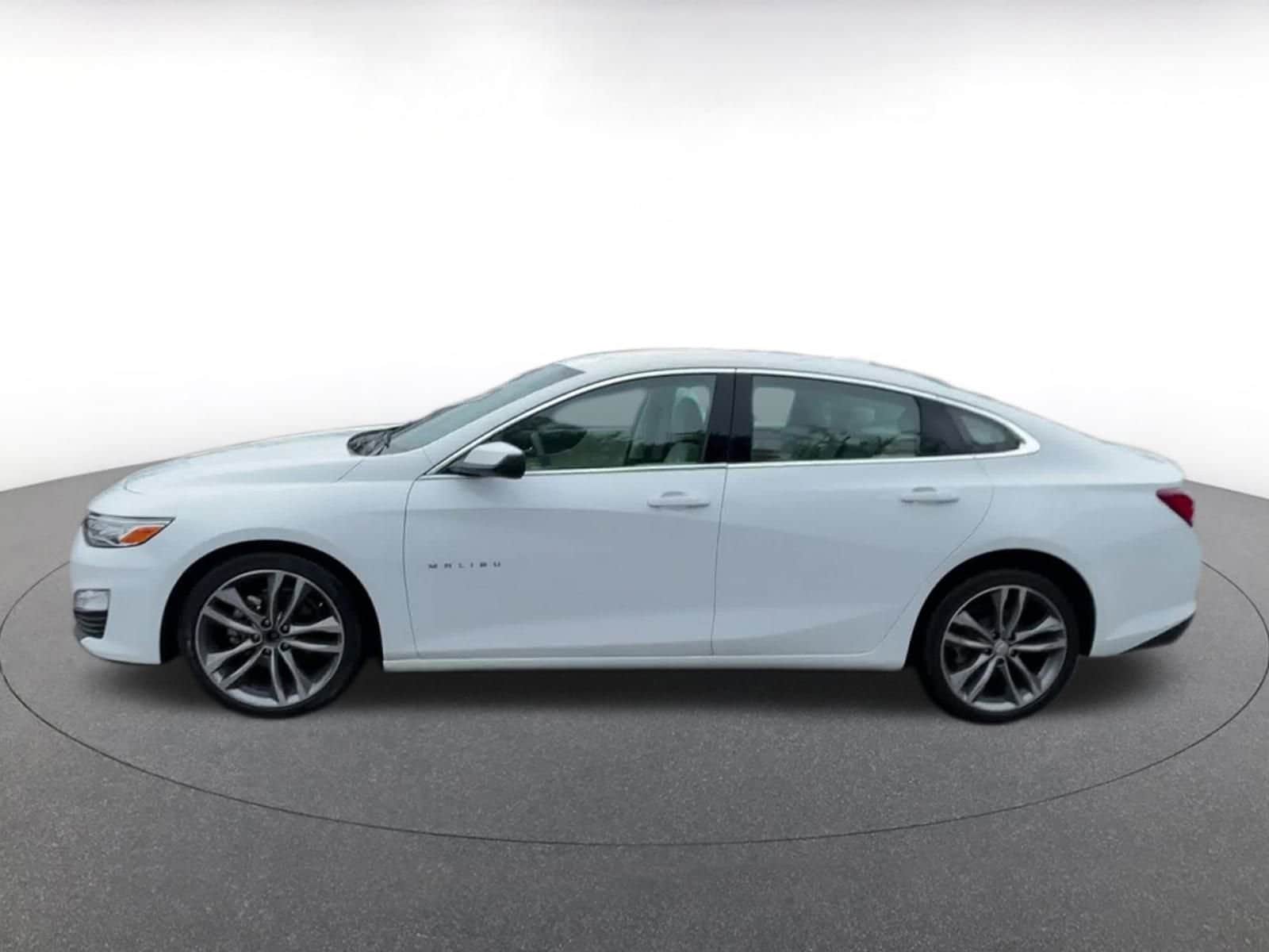 Thumbnail: 2024 Chevrolet Malibu - 9