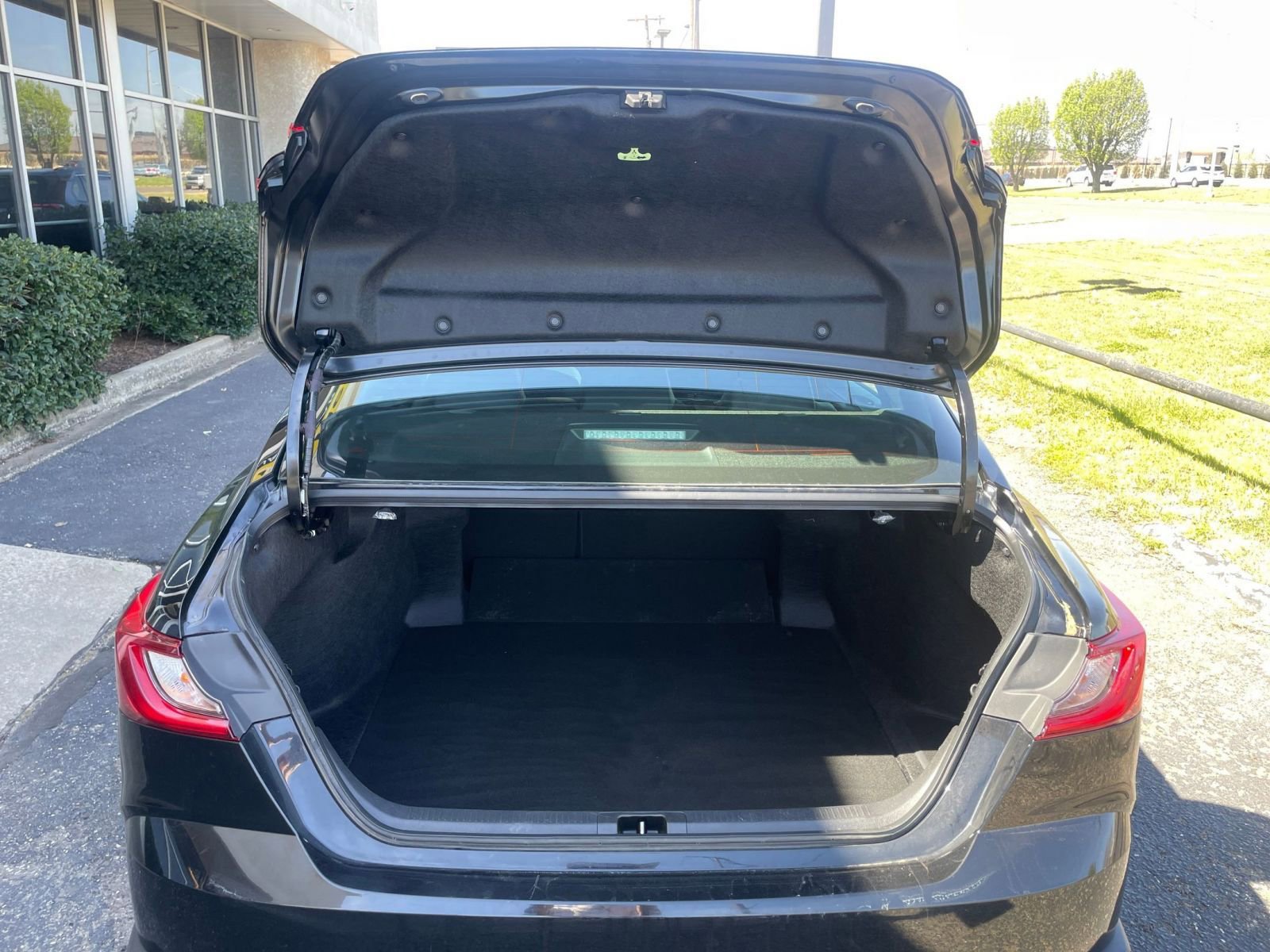 Thumbnail: 2025 Toyota Camry - 32