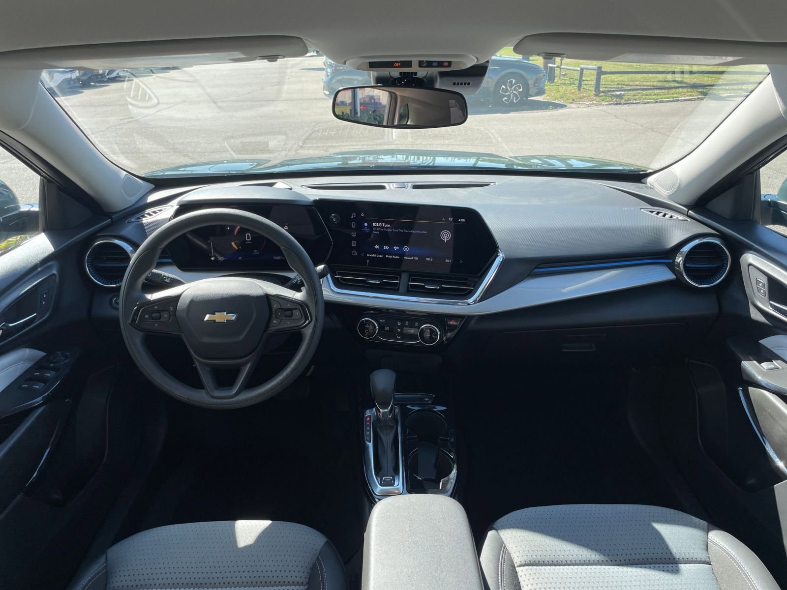 Thumbnail: 2025 Chevrolet Trax - 32