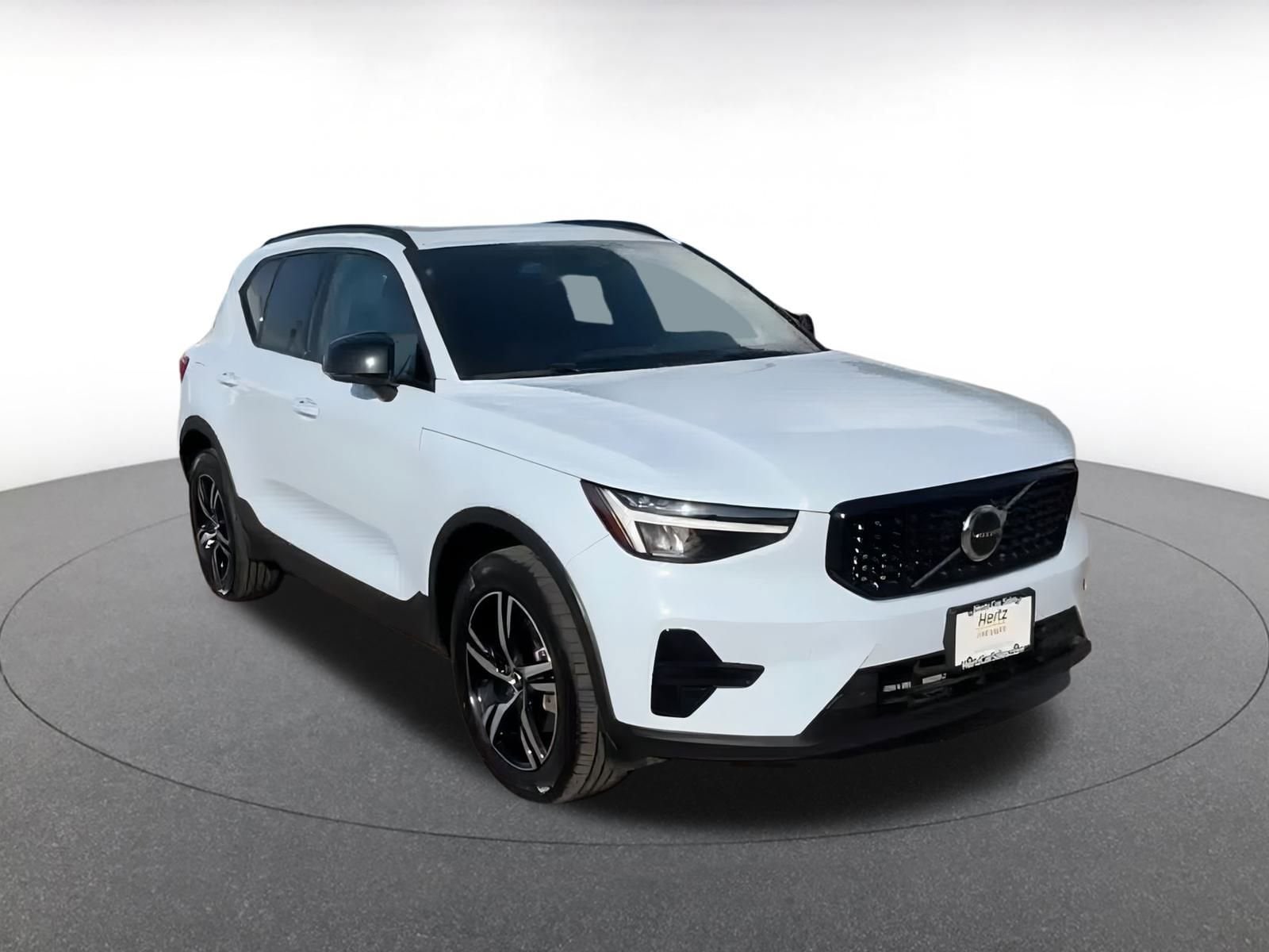 Thumbnail: 2024 Volvo XC40 - 3