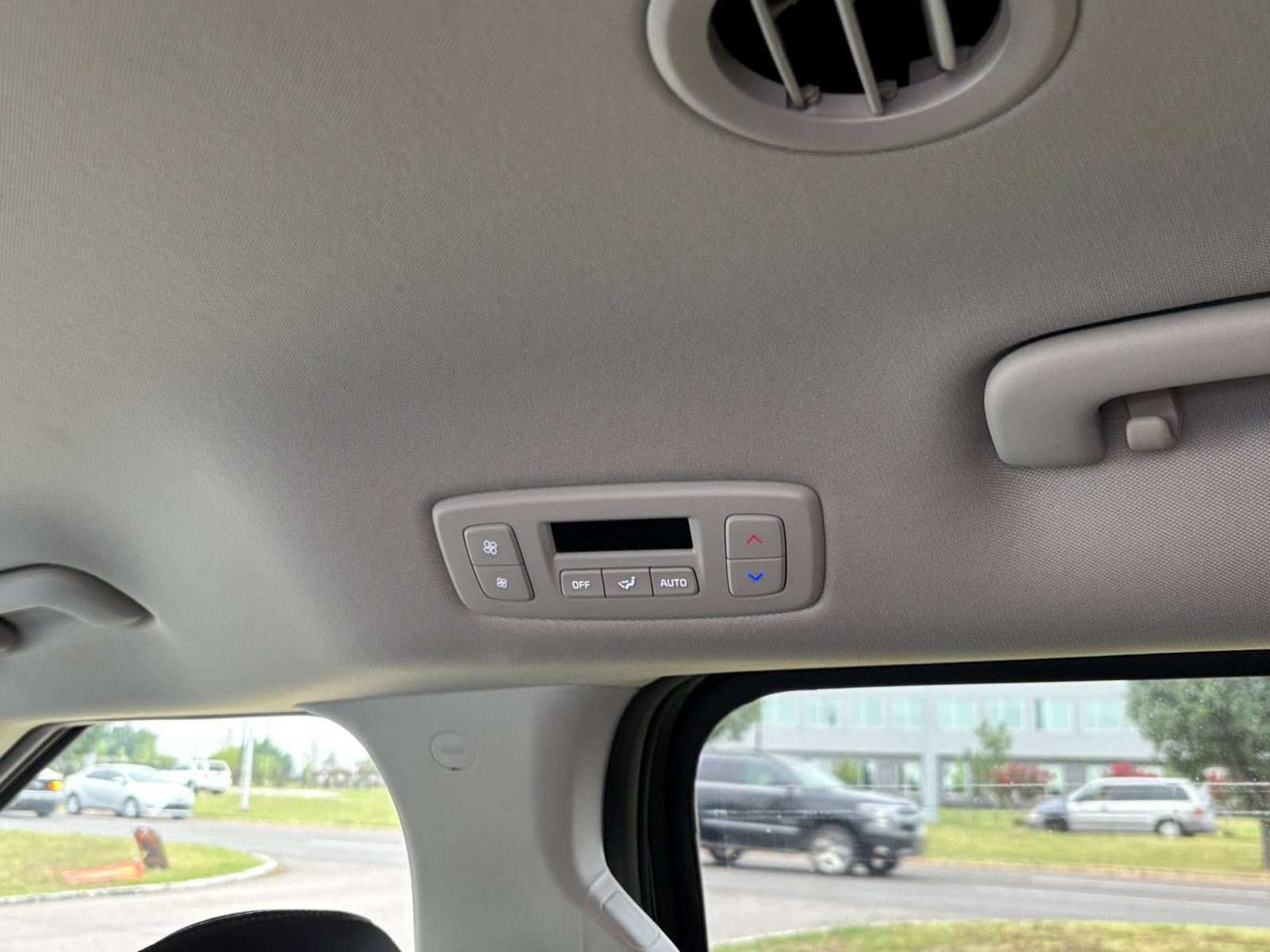 Thumbnail: 2026 Kia Carnival - 24