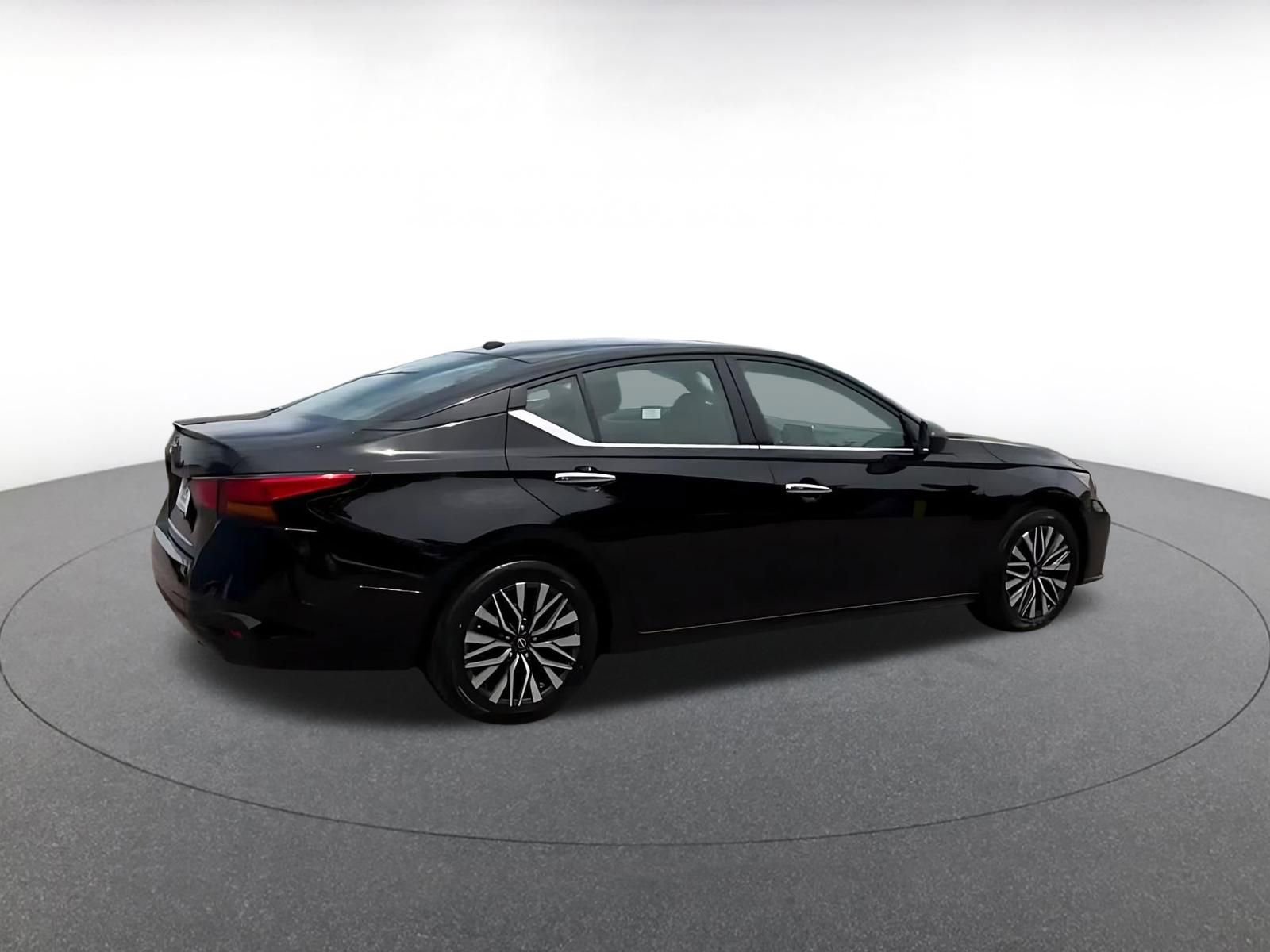Thumbnail: 2025 Nissan Altima - 12