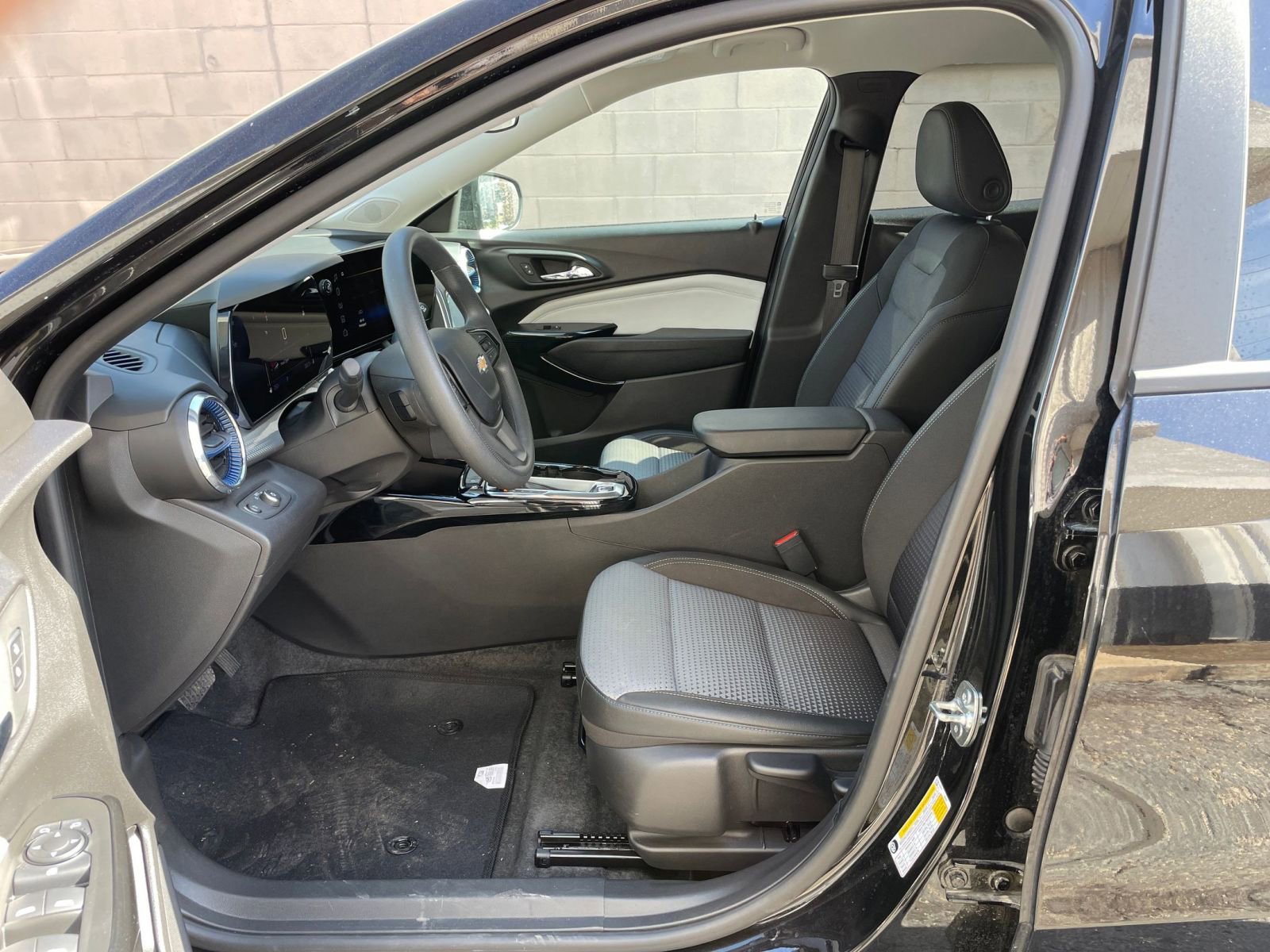 Thumbnail: 2025 Chevrolet Trax - 25