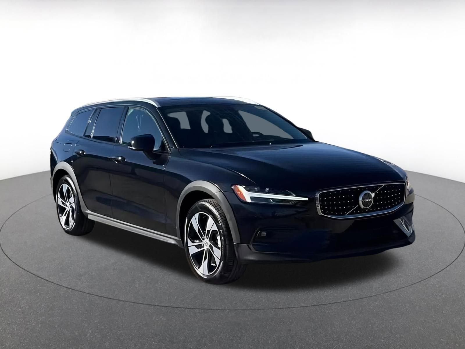 Thumbnail: 2025 Volvo S60 - 3